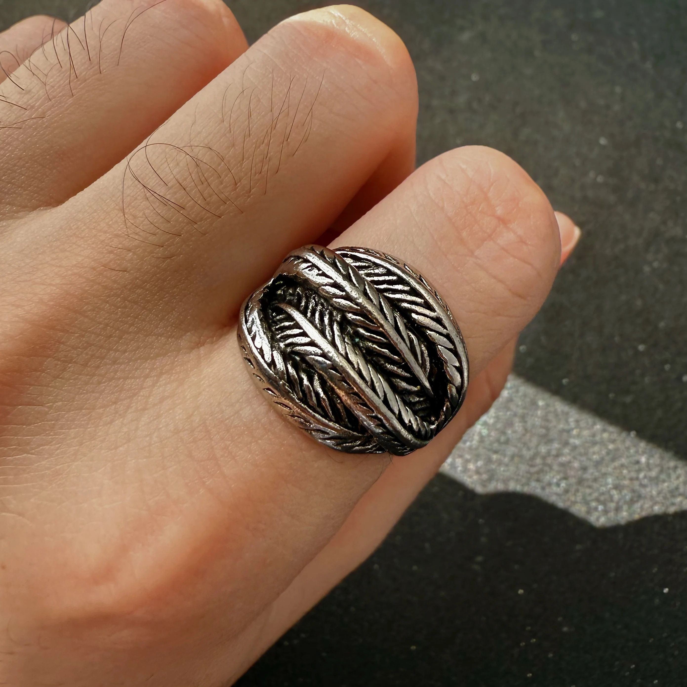 Vintage Retro Overlapping Feather Ring Size ONE SIZE - 2 Thumbnail
