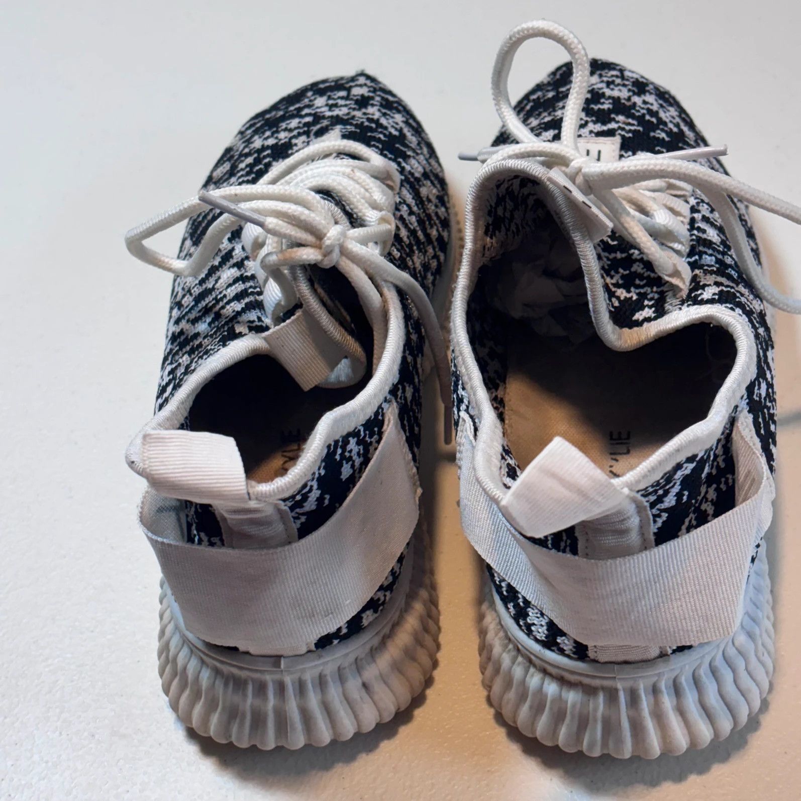 Kendall And Kylie Kendall + KYLIE Brandy Knit women's Sz 7 Shoes Size US 7 / IT 37 - 6 Thumbnail