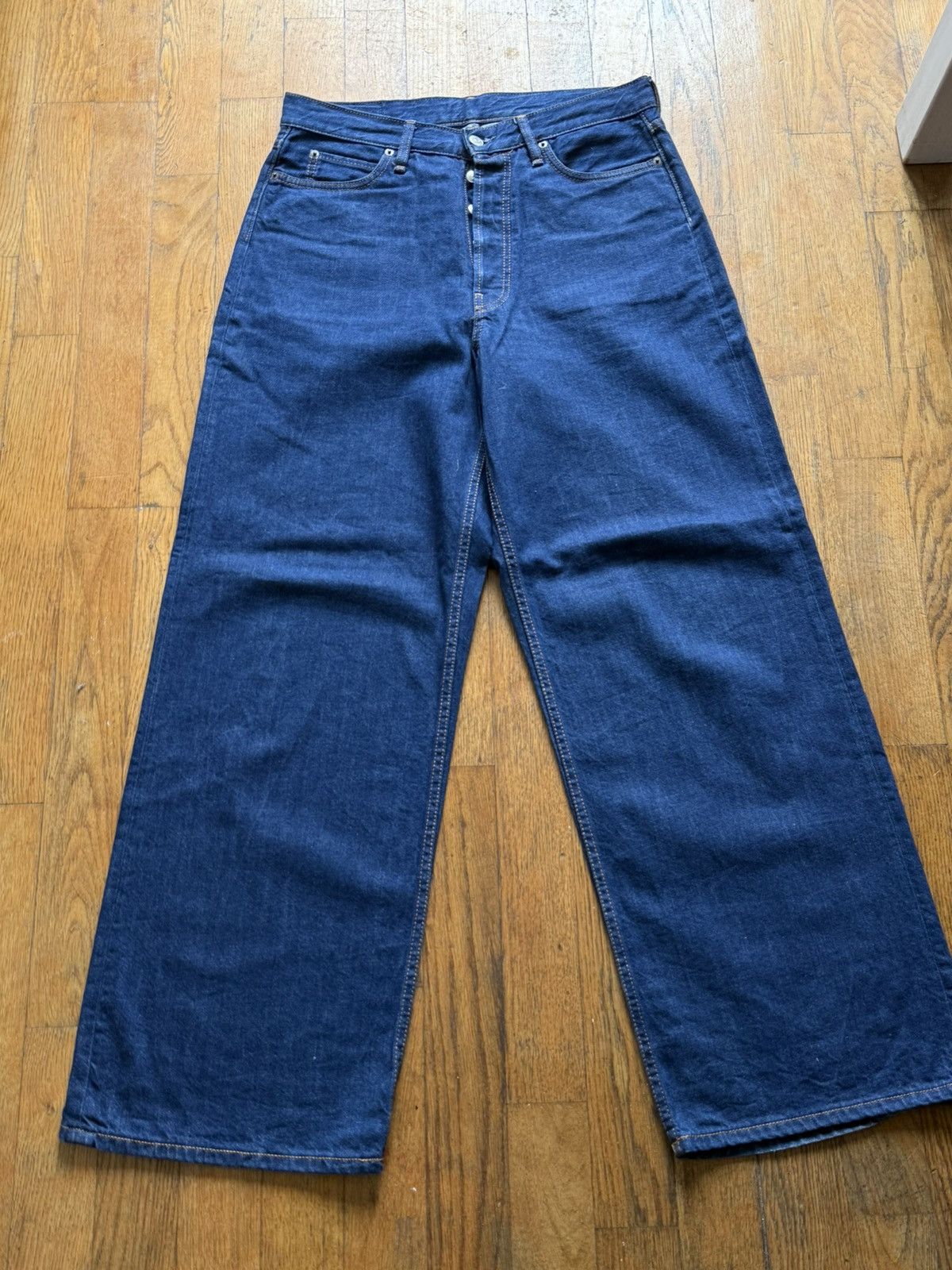 1981M - Glory blue