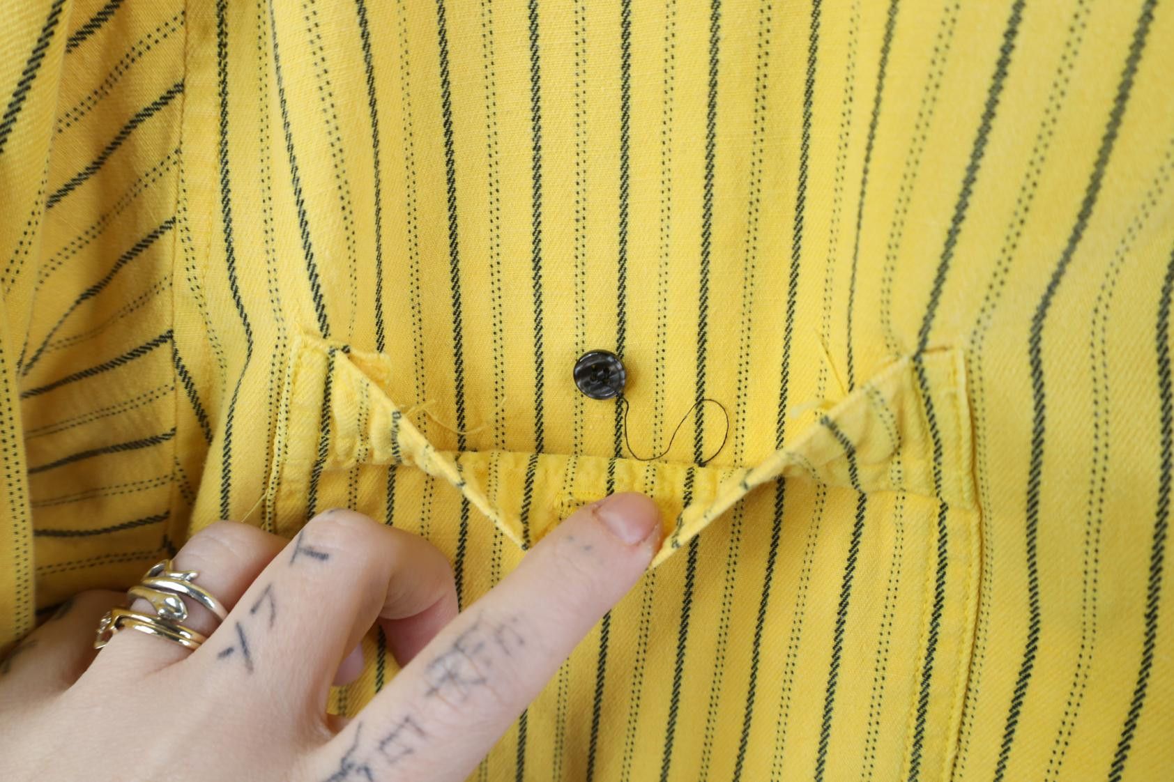 Vintage Vintage 90s Streetwear Big Pocket Button Shirt Yellow Size US S / EU 44-46 / 1 - 7 Thumbnail