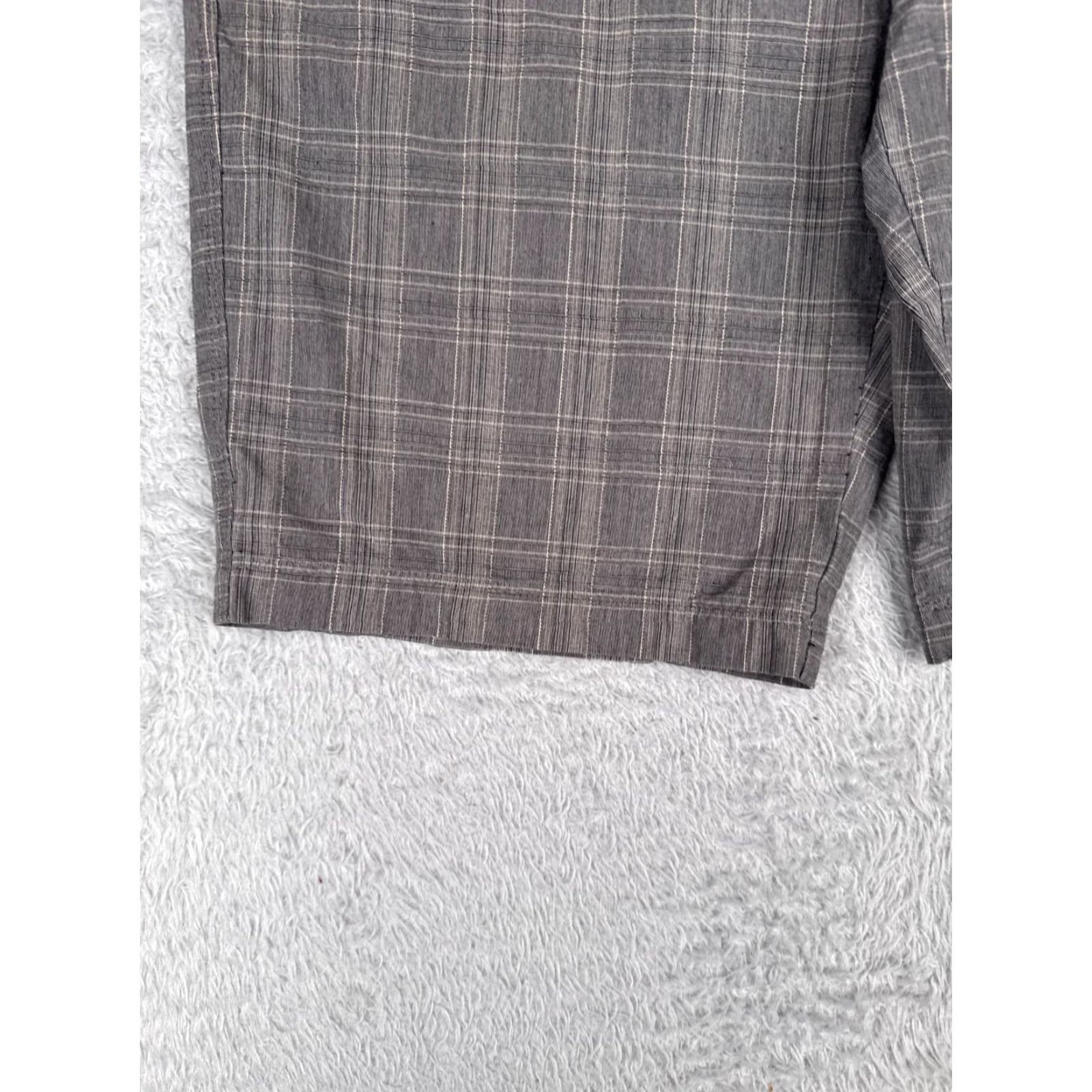 The North Face The North Face Shorts Womens 10 Gray Plaid 100% Cotton Golf Hiking 32x11 Women Shorts Casual Activewear 90s? Size 32" / US 10 / IT 46 - 3 Thumbnail