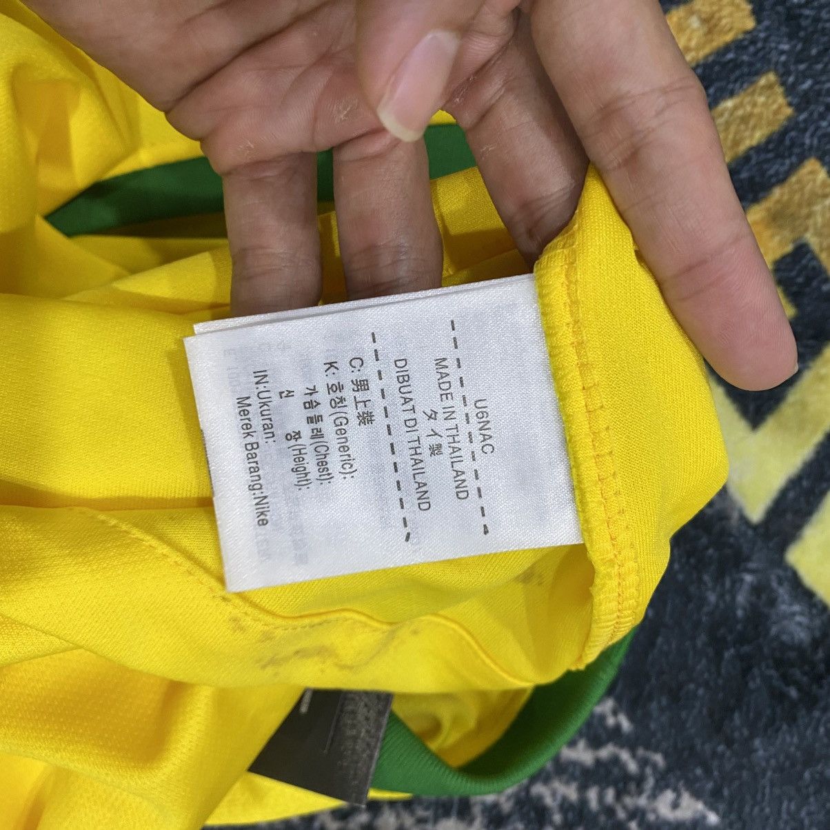 Nike 2018 Brazil Neymar Home Kit NWT Size US L / EU 52-54 / 3 - 17 Thumbnail