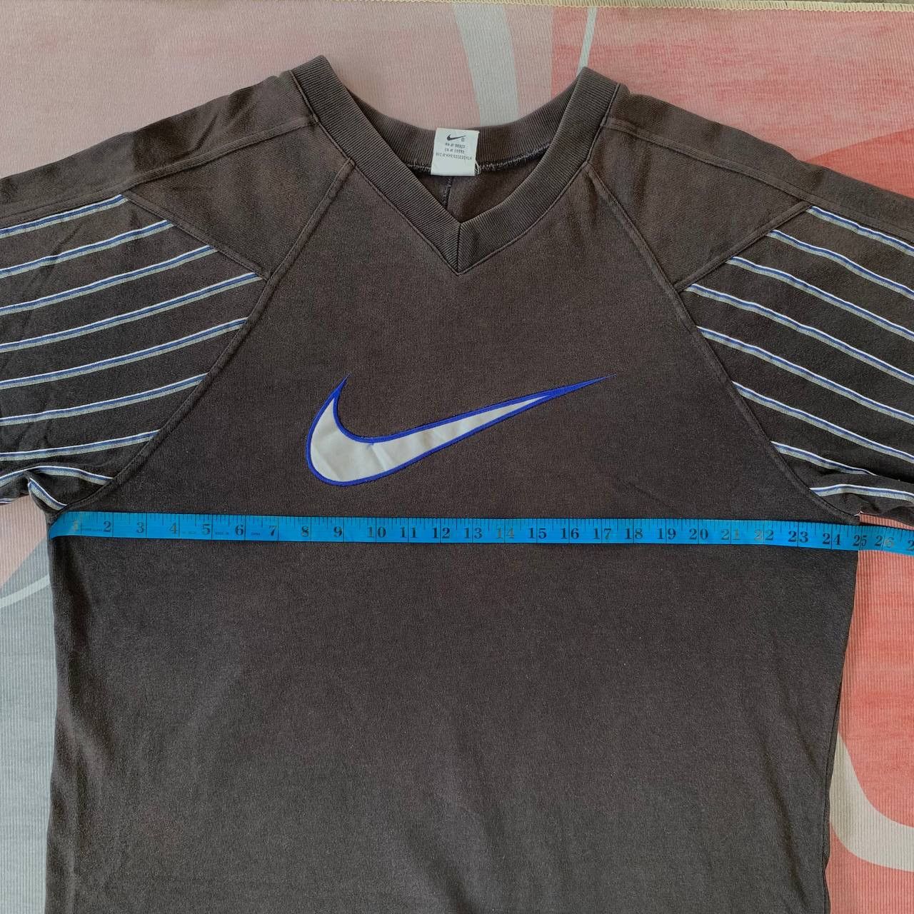 Nike Vintage 90s NIKE Big Swoosh Loose V-neck Tee Size US L / EU 52-54 / 3 - 10 Thumbnail