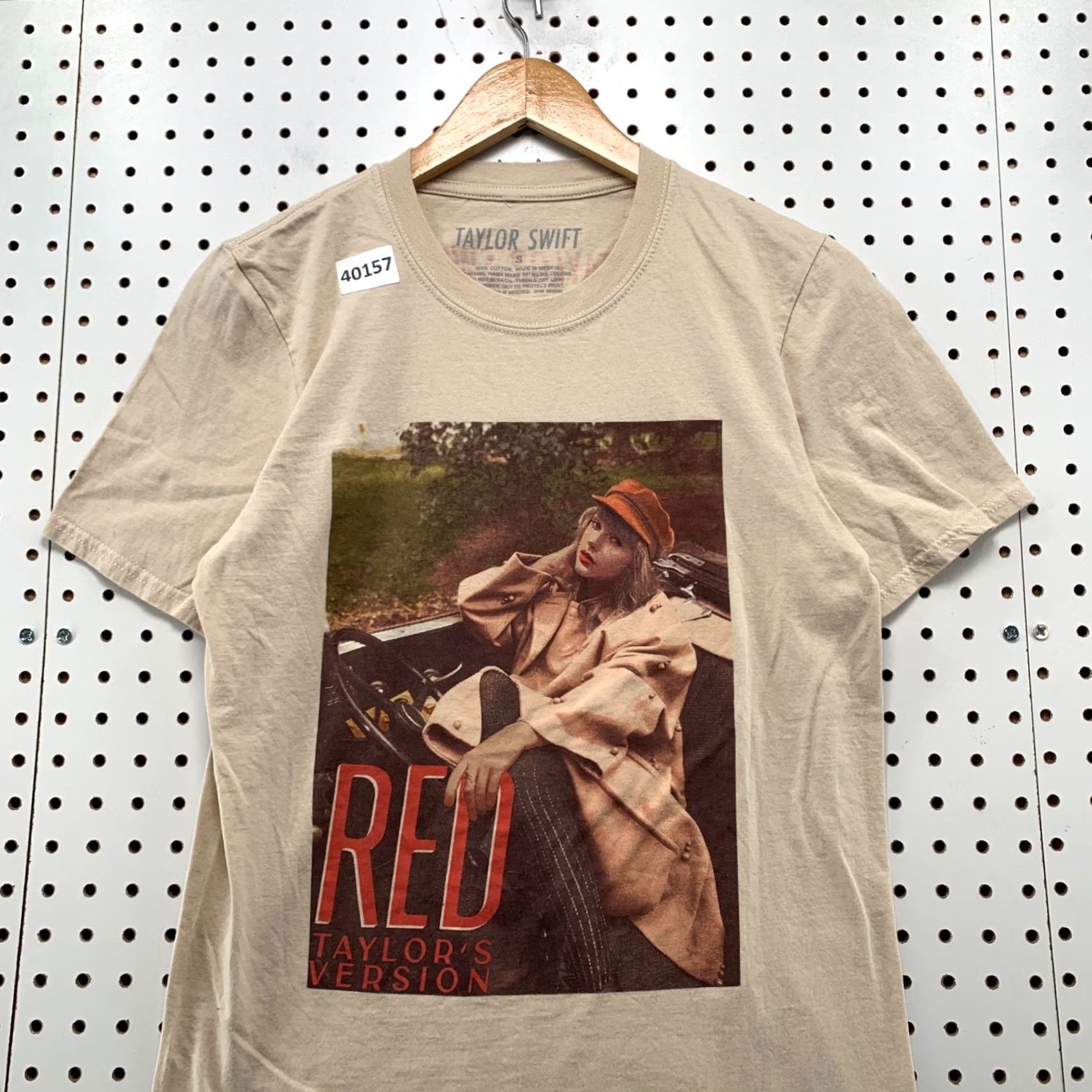 Vintage Taylor Swift Shirt Mens Small Brown Red Version Music Band TEE 17x27.5 Size US S / EU 44-46 / 1 - 3 Thumbnail