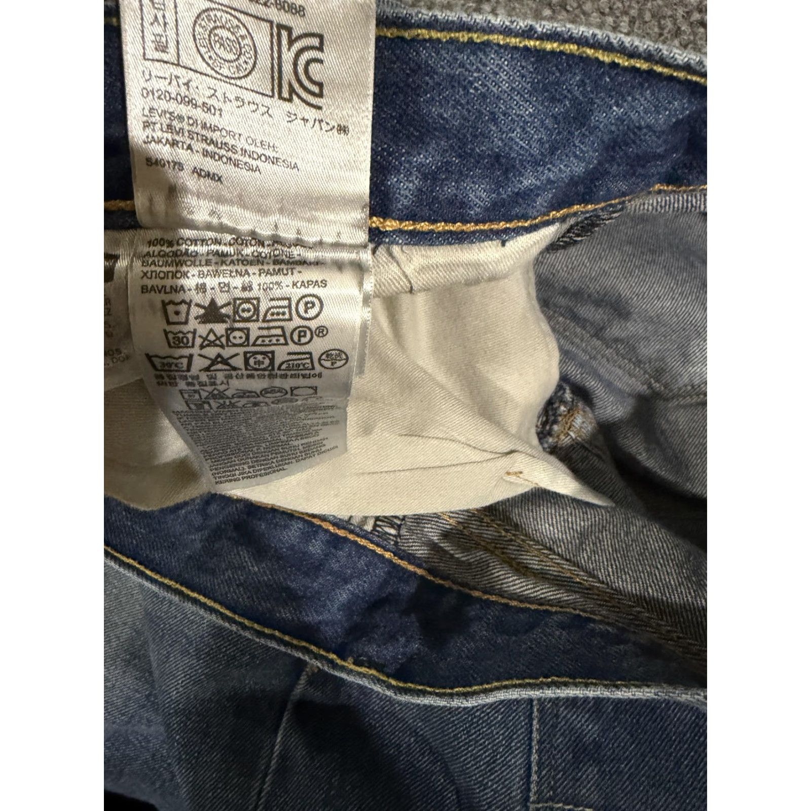 Levi's Levi's 501 Jeans Mens 40x32 Blue Medium Wash Denim Button Fly Straight Leg 5-Pocket Regular Fit Pants Size US 40 / EU 56 - 6 Thumbnail
