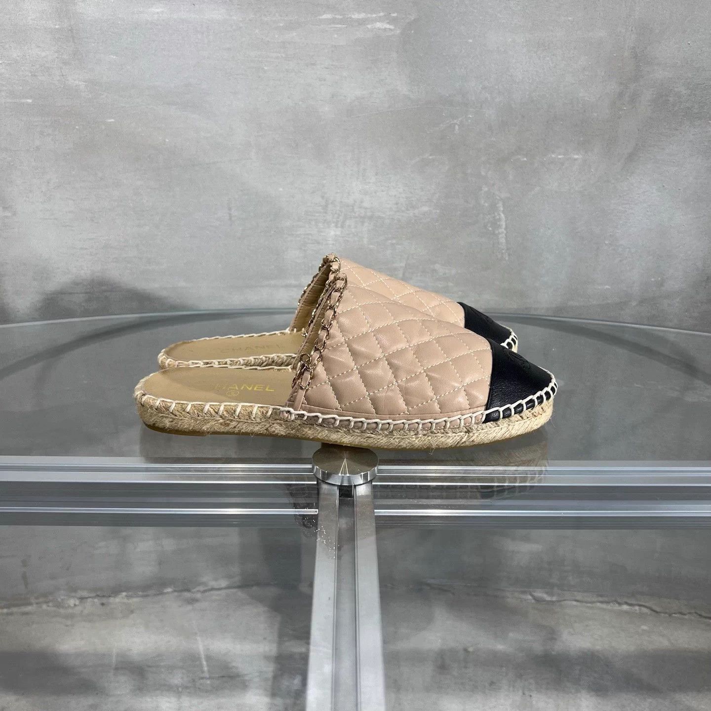 Chanel CHANEL Fisherman Chain Slides Size 38 YH23321 Size US 7.5 / IT 37.5 - 4 Thumbnail