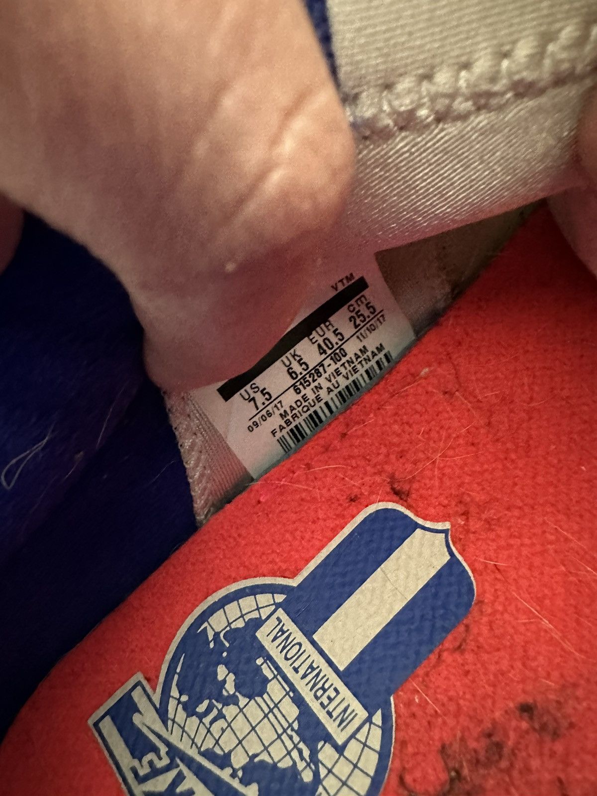Nike NIKE AIR MAX 180 ULTRAMARINE Size US 7.5 / EU 40-41 - 9 Thumbnail