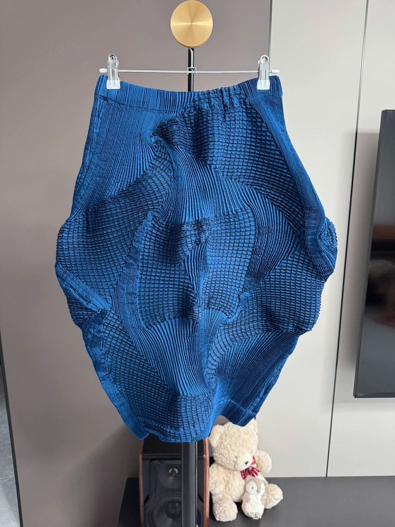 Issey Miyake Issey Miyake size:2 Blue flower bud top Size XS / US 0-2 / IT 36-38 - 7 Thumbnail