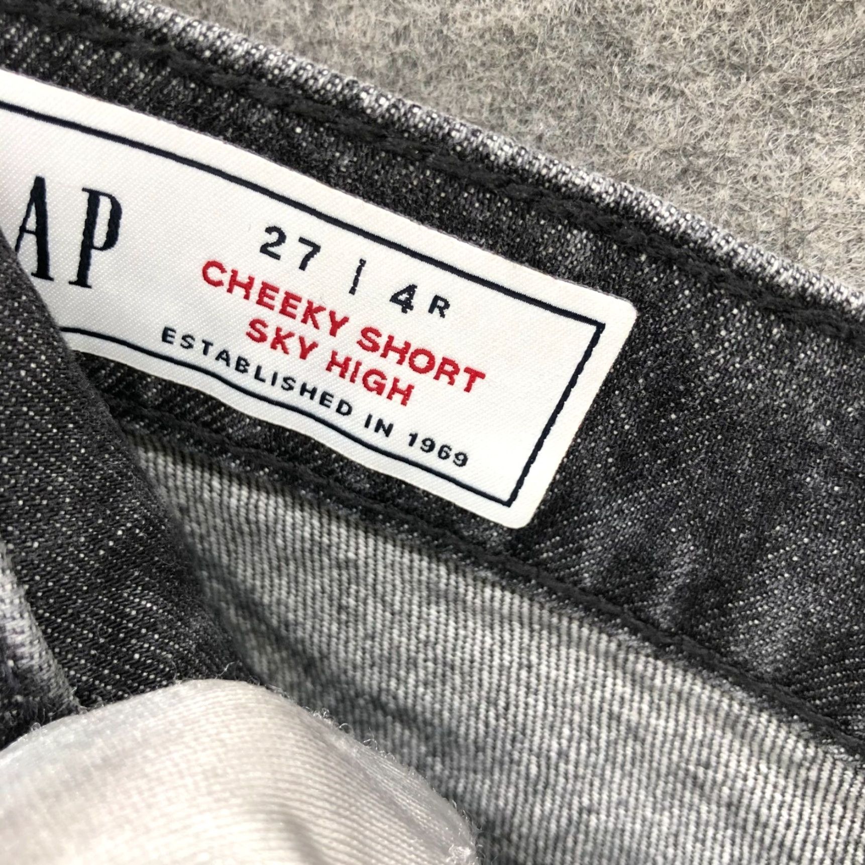 Gap VINTAGE Gap 3" Sky High Rise Cheeky Cutoff Shorts Women 27/4R Black Denim Raw Hem Cotton Size 27" / US 4 / IT 40 - 3 Thumbnail