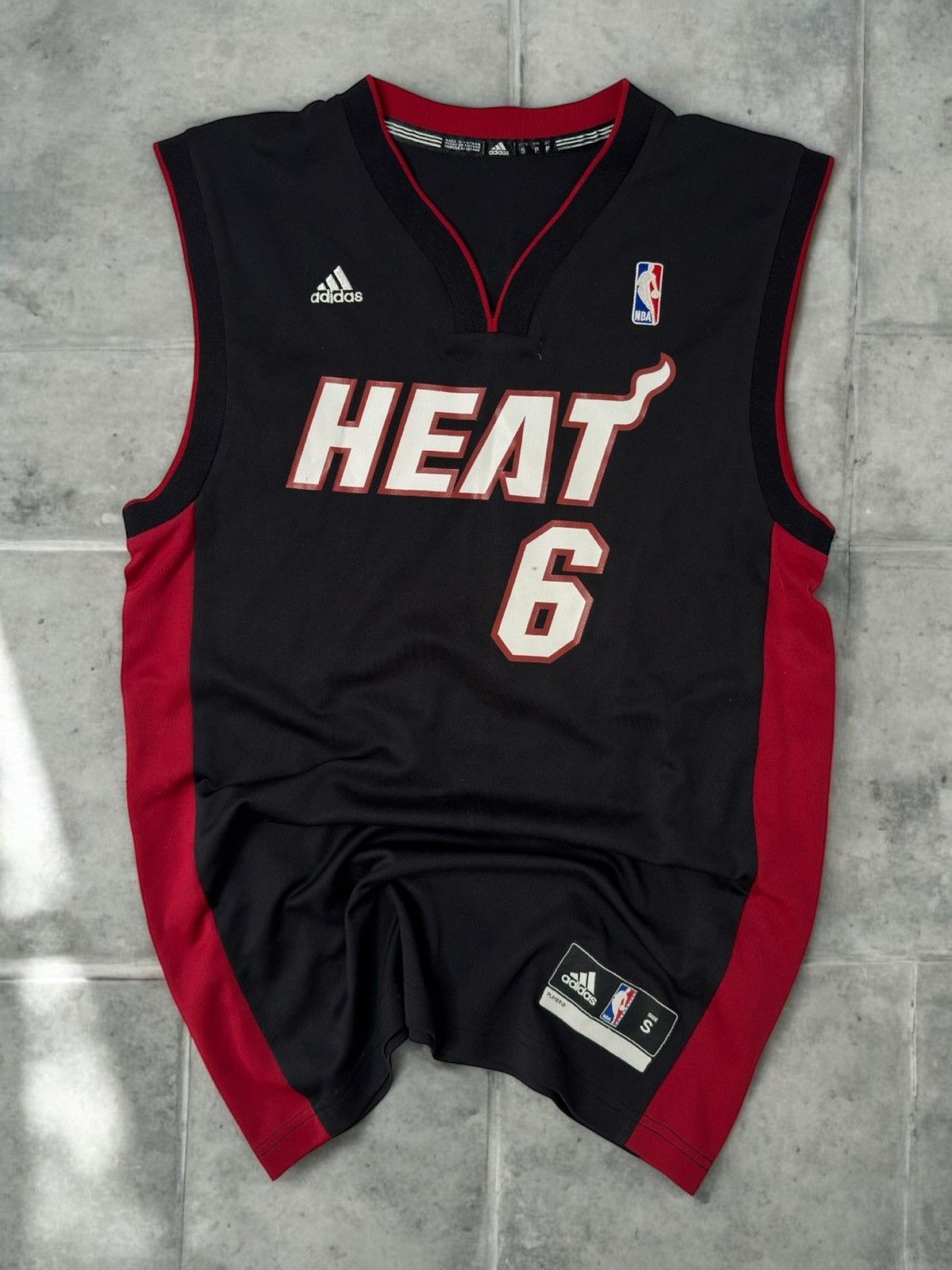 NBA Adidas Miami heats 6 LeBron James Jersey NBA basketball y2k Size US S / EU 44-46 / 1 - 1 Thumbnail