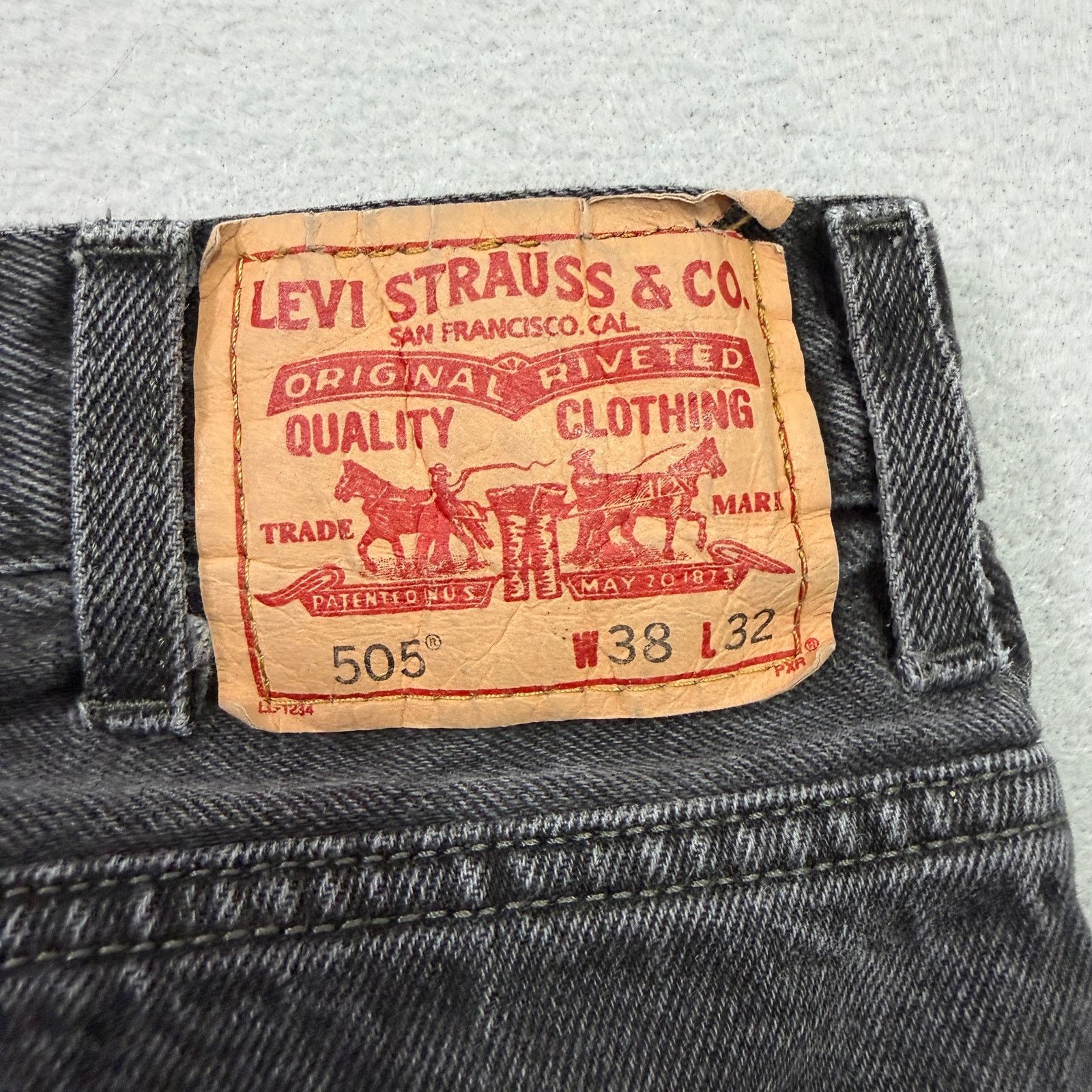 Levi's Vintage Levis 505 Jeans Men's 38x32 Black Denim Straight Fit Size US 38 / EU 54 - 6 Thumbnail
