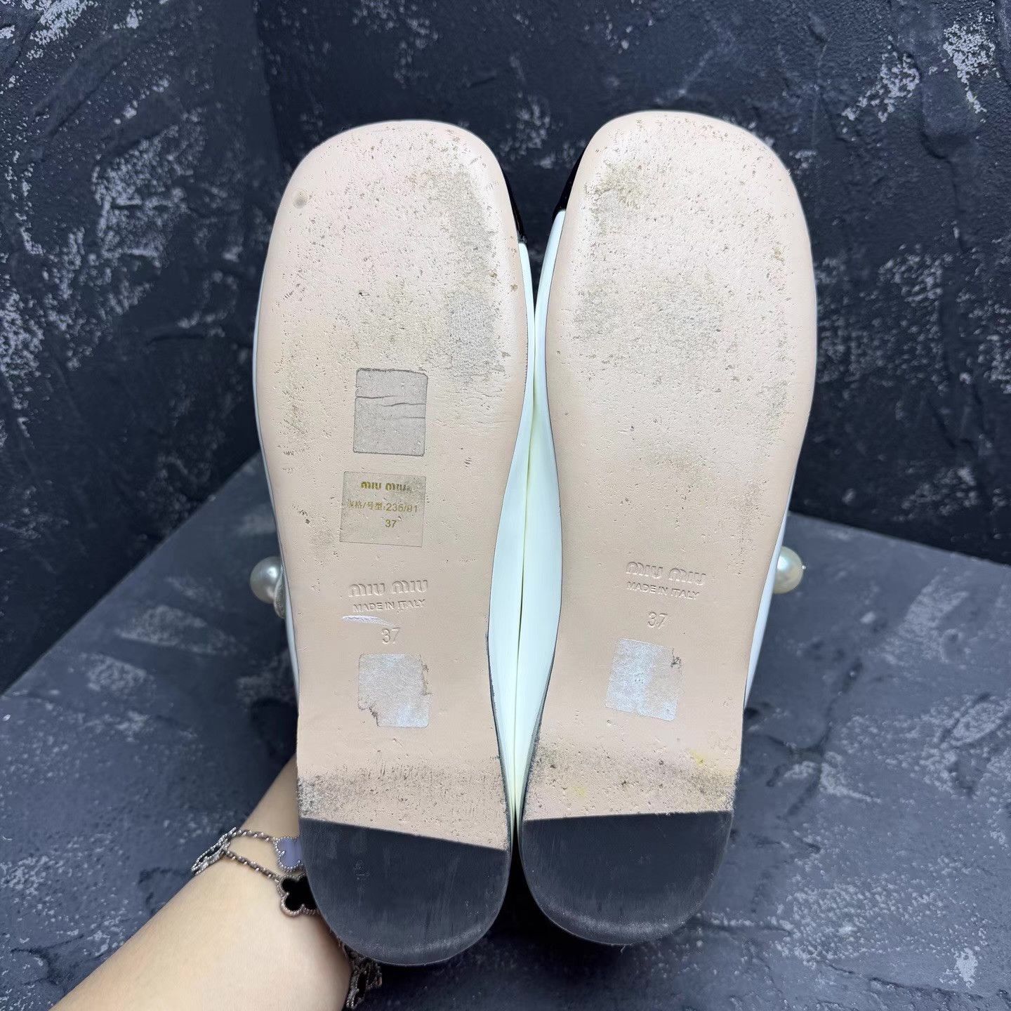 Miu Miu Miu Miu Mary Jane Flats with Pearl Buckle Q10 Size US 7 / IT 37 - 6 Thumbnail