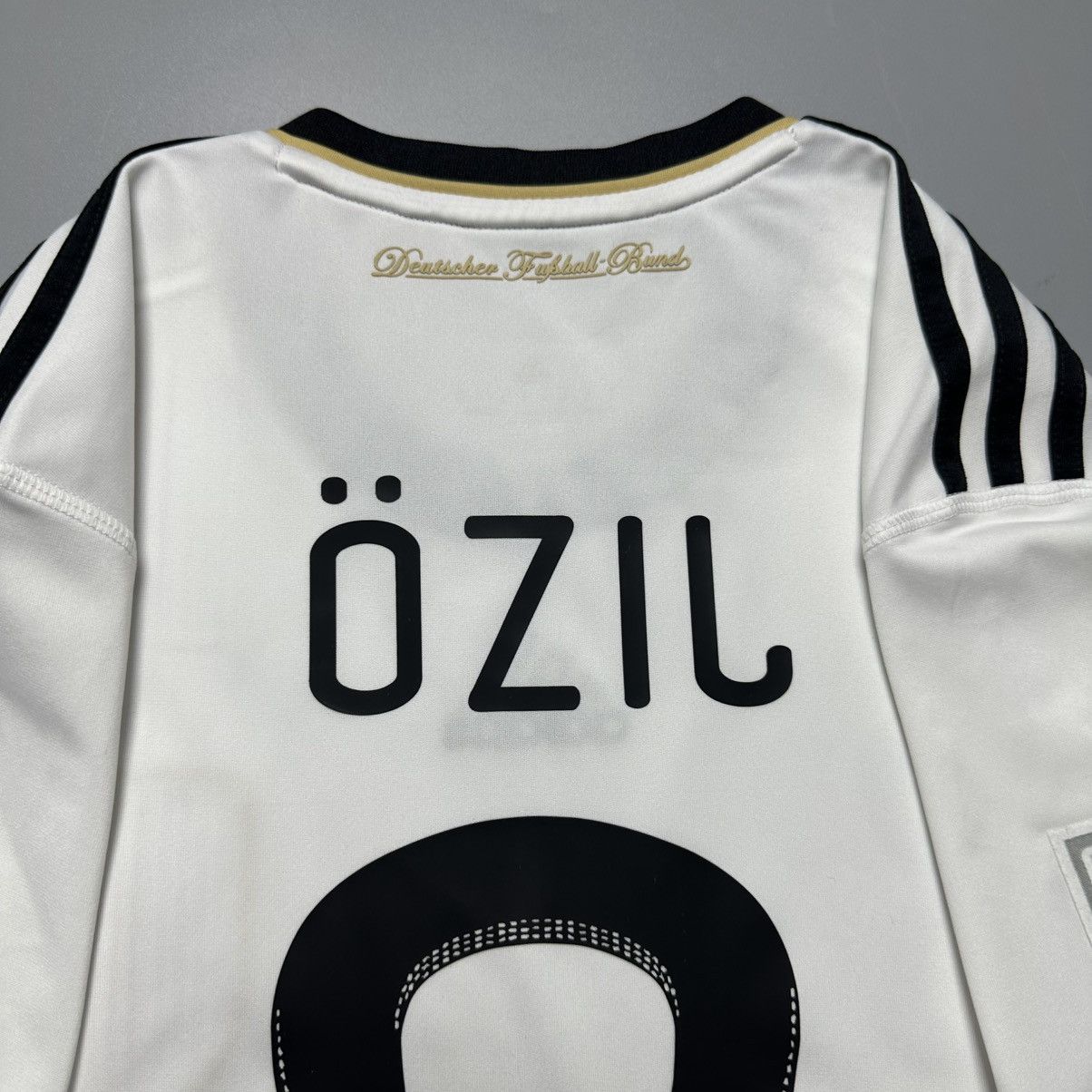 Vintage GERMANY ADIDAS 2010 WORLD CUP FOOTBALL JERSEY #8 OZIL Size US M / EU 48-50 / 2 - 11 Thumbnail