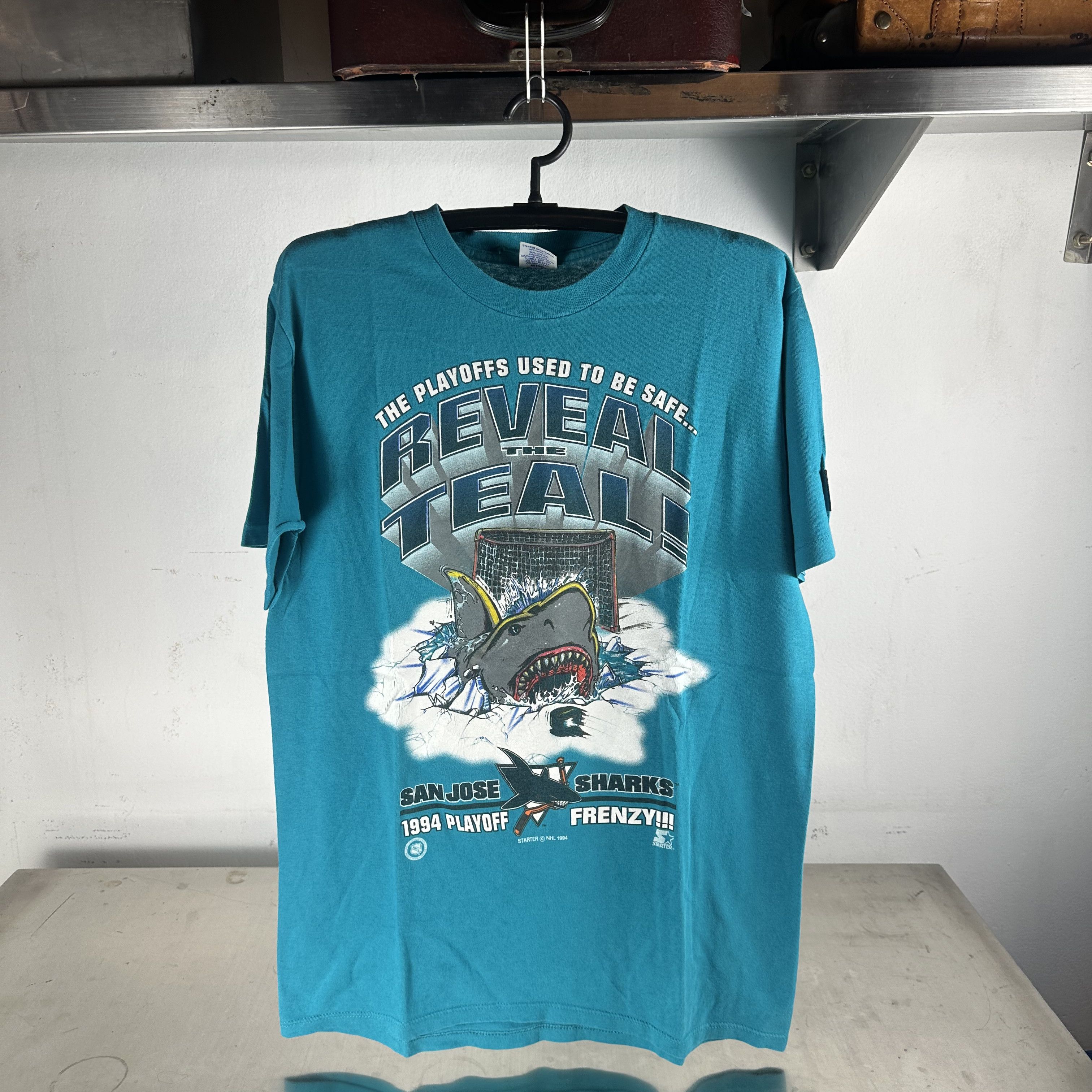Vintage ​​1994 San Jose Sharks Reveal The Teal NHL Graphic T-shirt Size US L / EU 52-54 / 3 - 1 Thumbnail