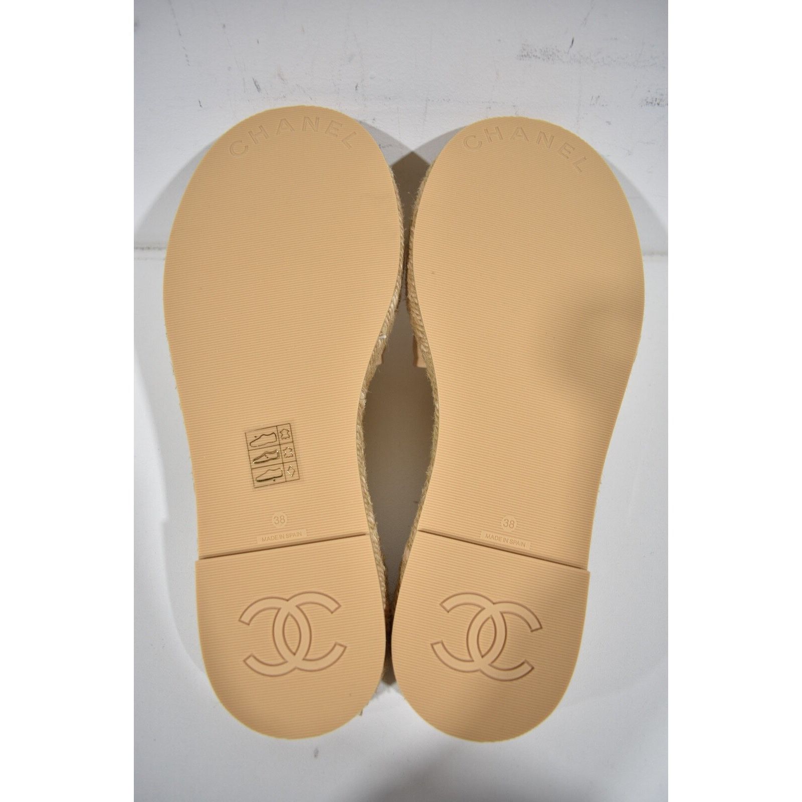 Chanel Chanel 23C Beige Lambskin Leather CC Logo Slide Sandal Size US 8 / IT 38 - 12 Thumbnail