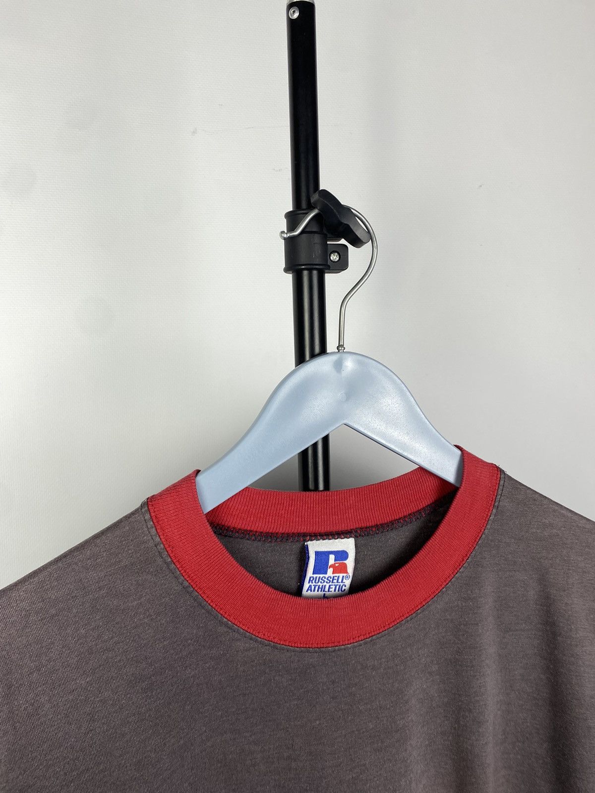 Russell Athletic × Vintage Vintage 00s Faded Russell Athletic centre Logo T-shirt Size US L / EU 52-54 / 3 - 4 Thumbnail