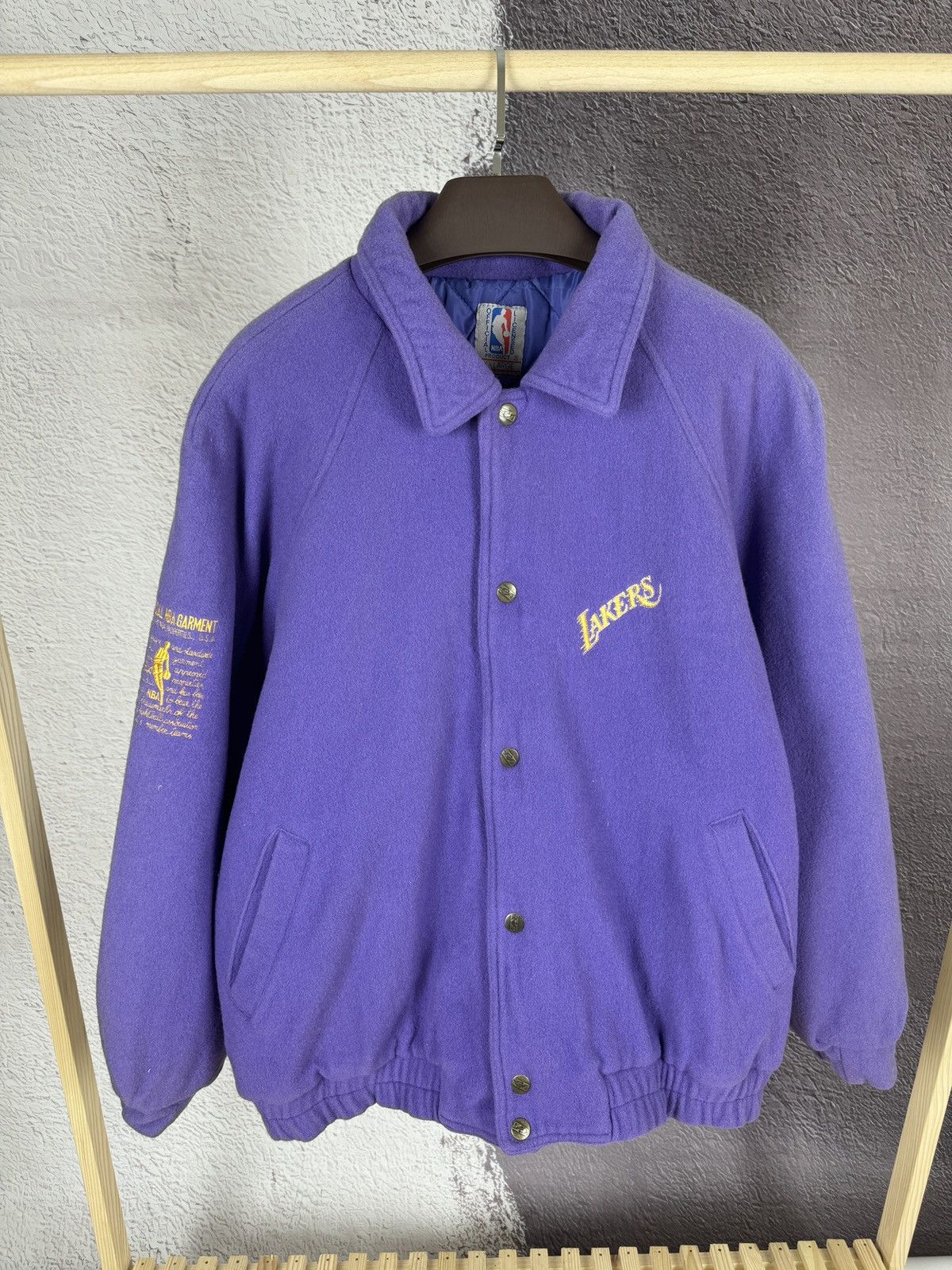 NBA Vintage 80s 90s Official NBA Garment L.A. Lakers bomber jckt Size US XXL / EU 58 / 5 - 1 Thumbnail