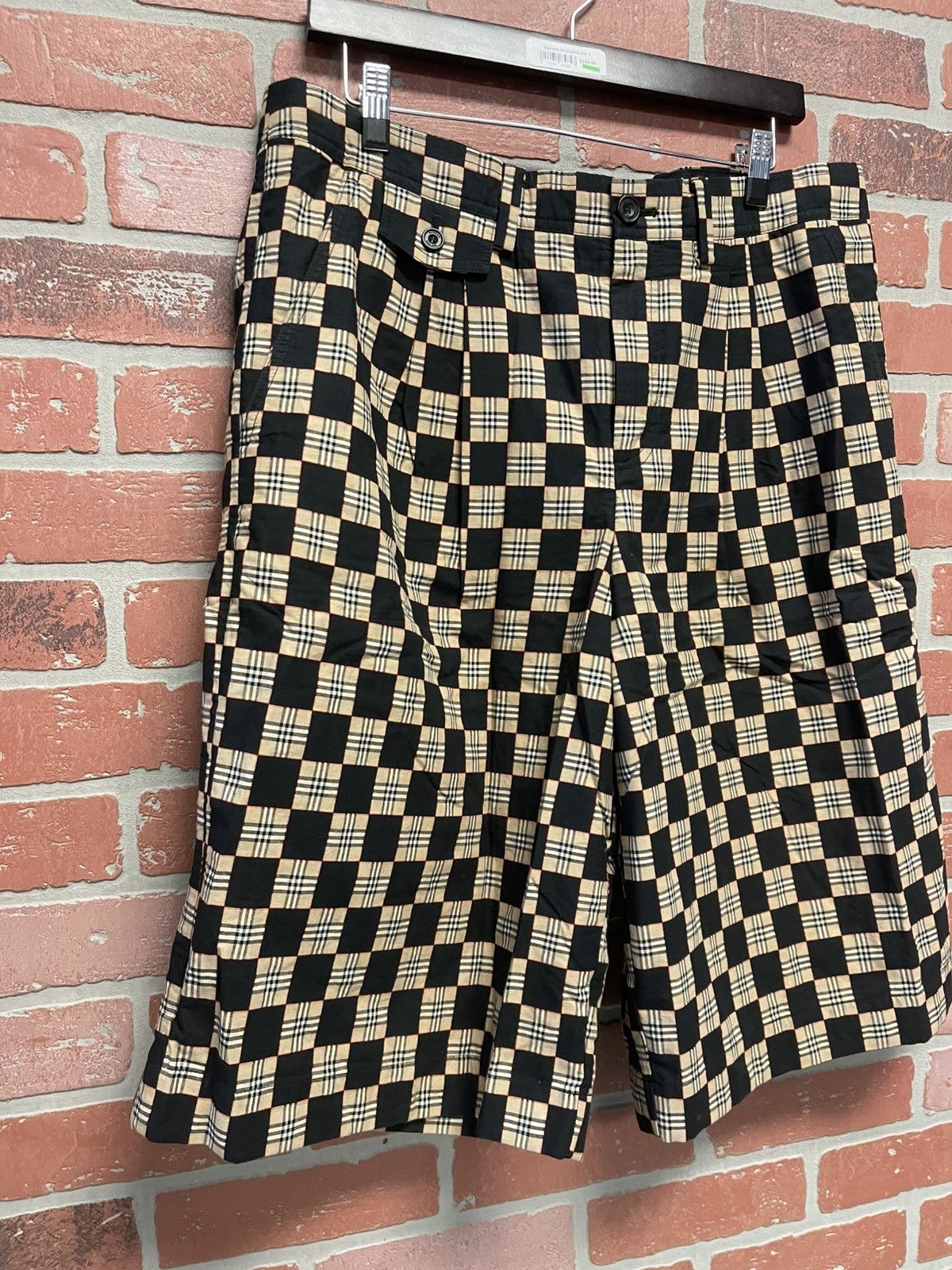 Burberry Size 52 - Burberry Checkered Tailored Shorts Black/Multi Size US 38 / EU 54 - 2 Thumbnail