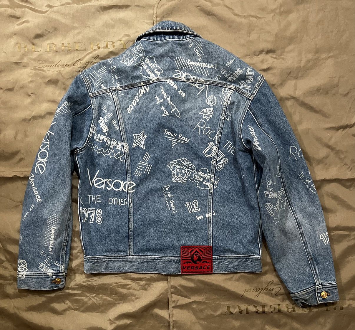 Versace Versace LOVE FROM DONATELLA PRINT DENIM JACKET size 46 $3200 Size US S / EU 44-46 / 1 - 10 Thumbnail