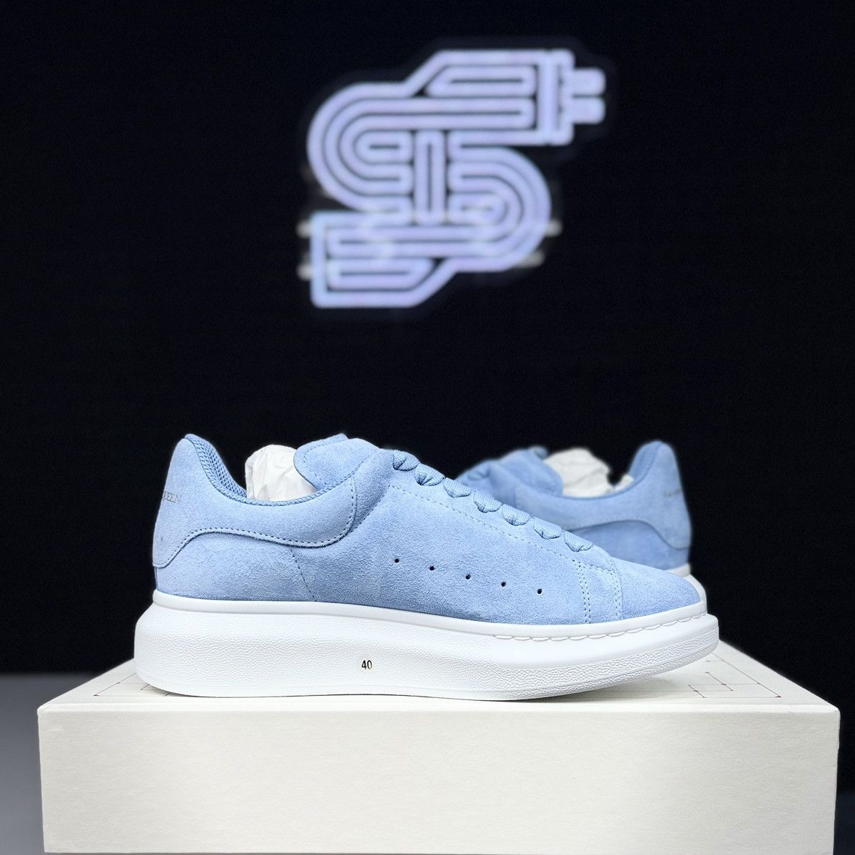 Alexander McQueen Alexander McQueen Oversized Sneaker Suede Powder Blue Size US 13 / EU 46 - 4 Thumbnail