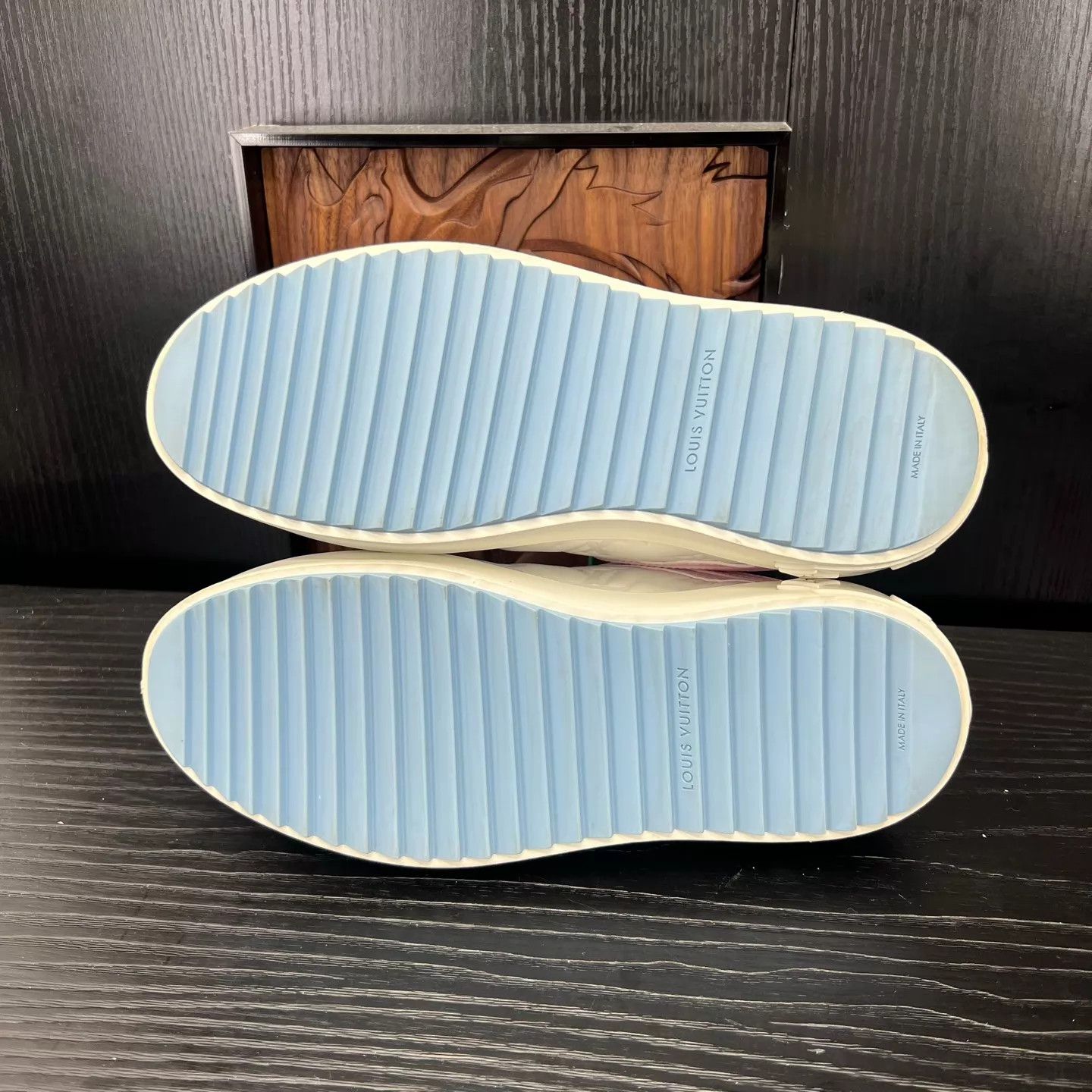 Louis Vuitton Louis Vuitton TimeOut women's white-pink-blue36.5 Size US 6 / IT 36 - 5 Thumbnail