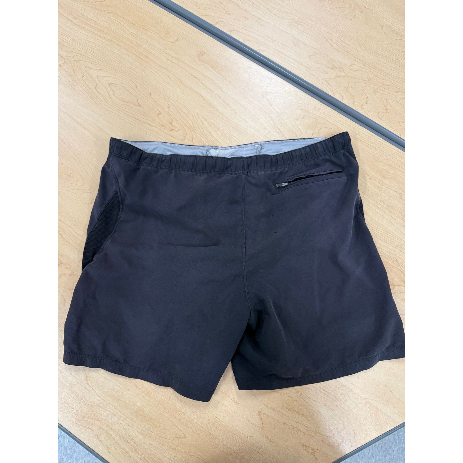 Saucony Saucony Black Running Shorts Men’s Size M Size US 30 / EU 46 - 2 Thumbnail