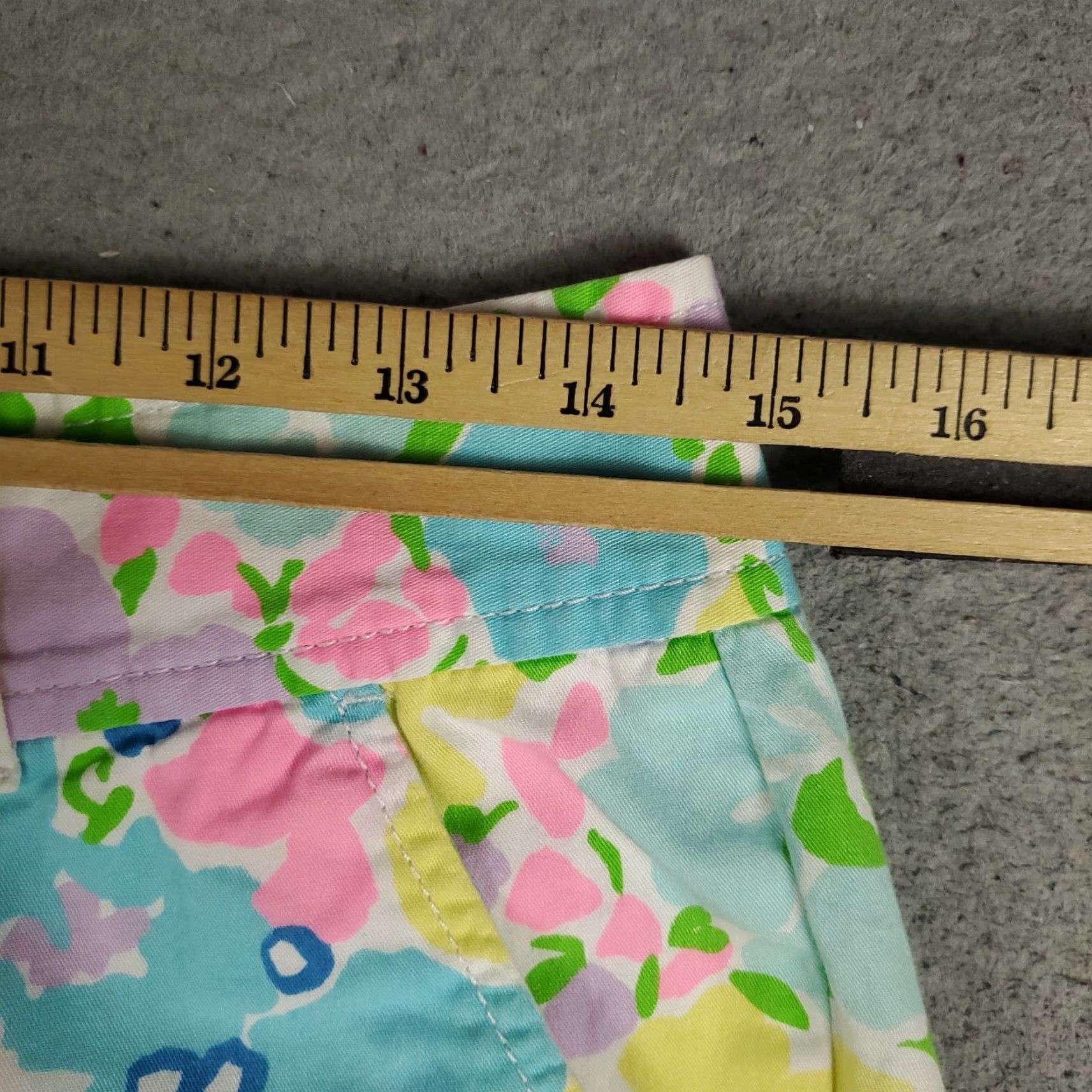 Lilly Pulitzer Lilly Pulitzer Chino Shorts Womens Size 2 Pink Floral Flat Front Size 26" / US 2 / IT 38 - 4 Thumbnail