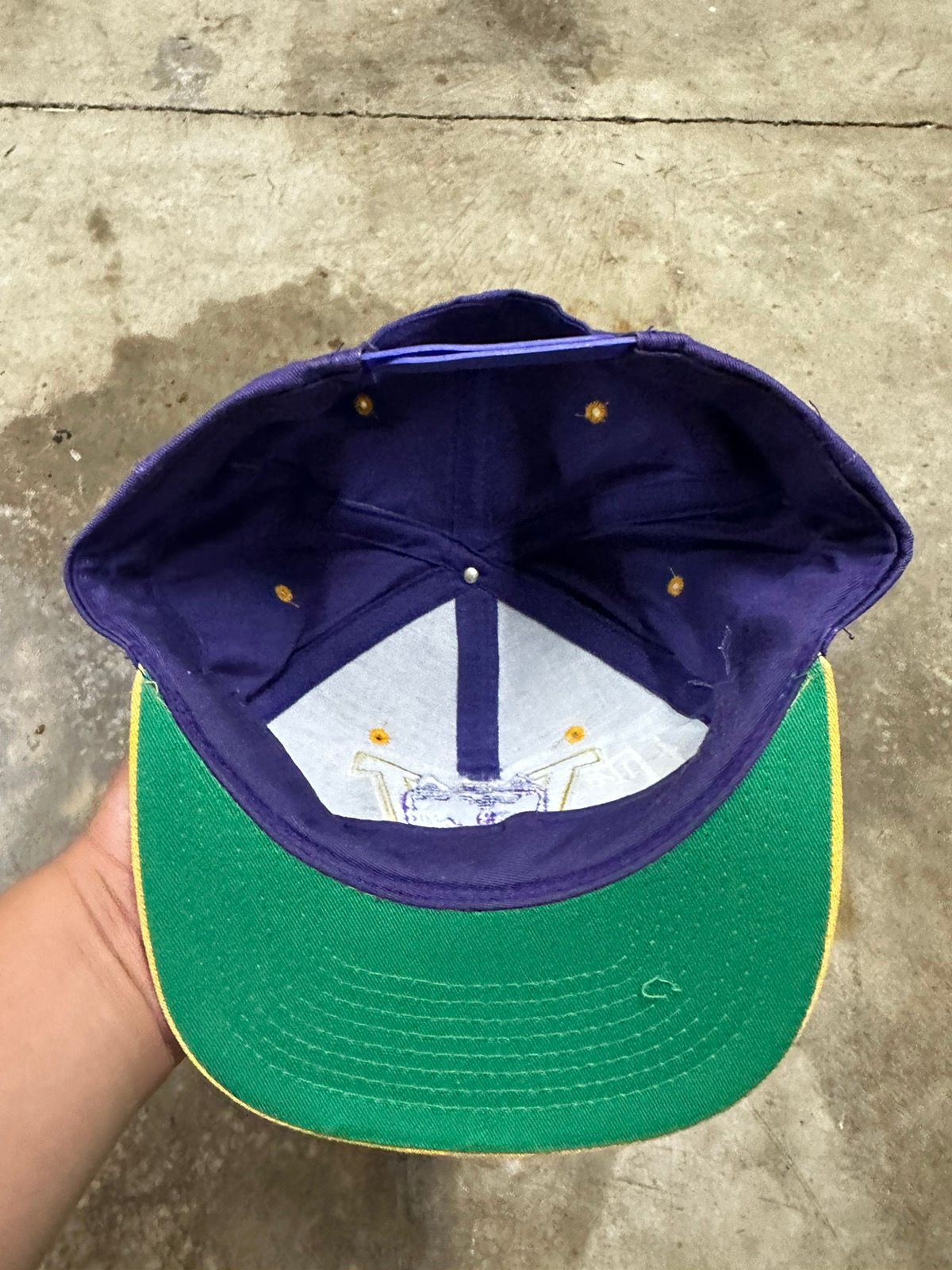 Vintage 90’s Washington Huskies Retro Snapback Hat Size ONE SIZE - 3 Preview