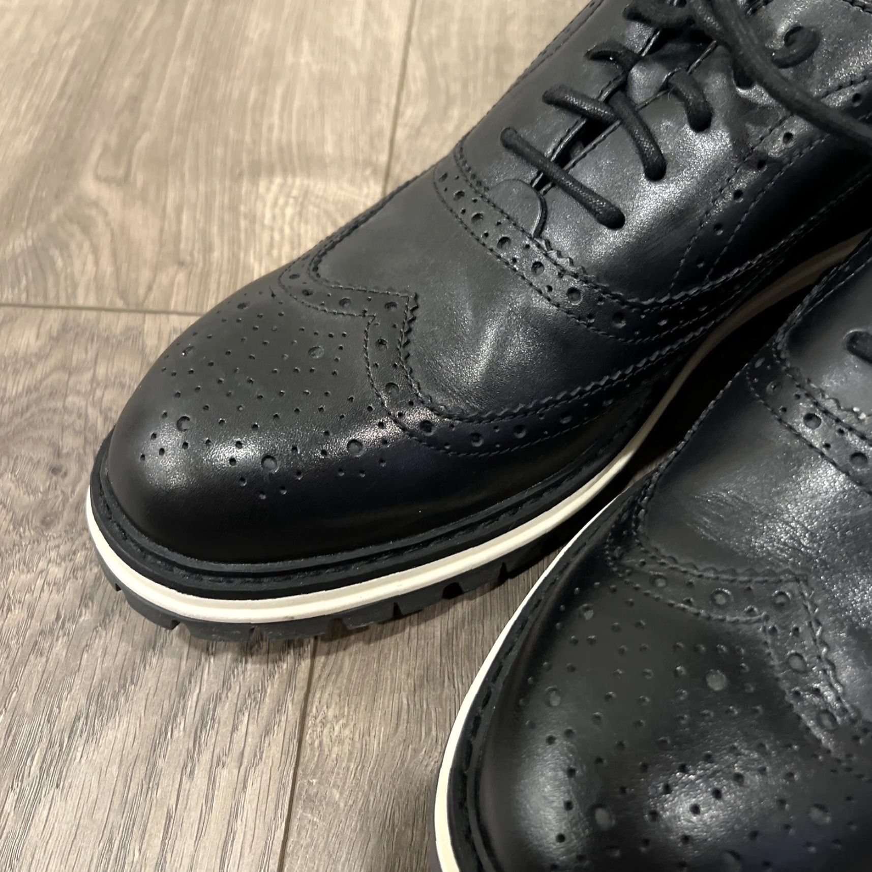 Cole Haan COLE HAAN Men's Wingtip Oxford Shoes Size 9.5 Black Leather-White Size US 9.5 / EU 42-43 - 3 Thumbnail