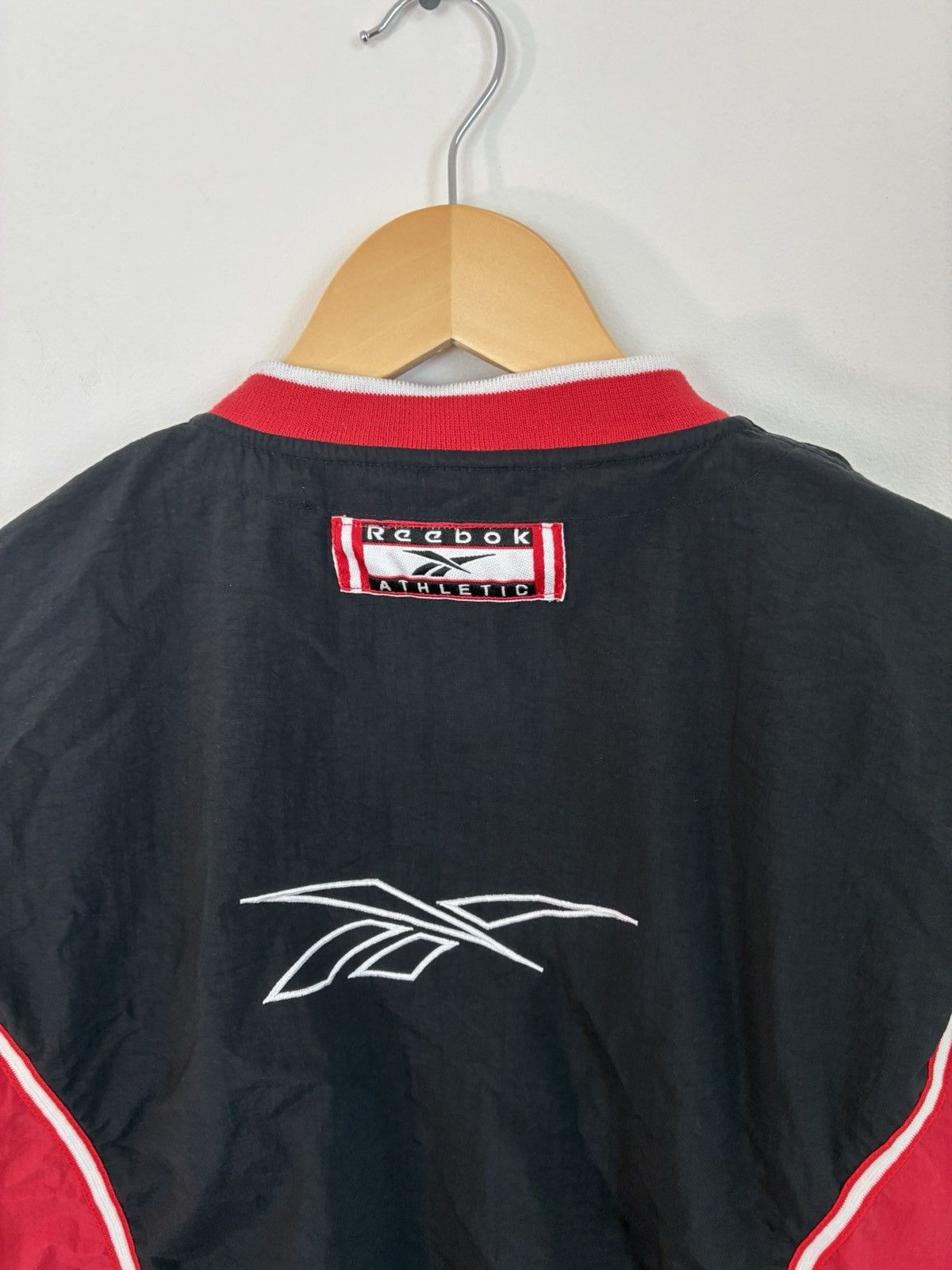 Reebok Vintage Reebok Distressed Wind Breaker Jacket Size US M / EU 48-50 / 2 - 6 Thumbnail