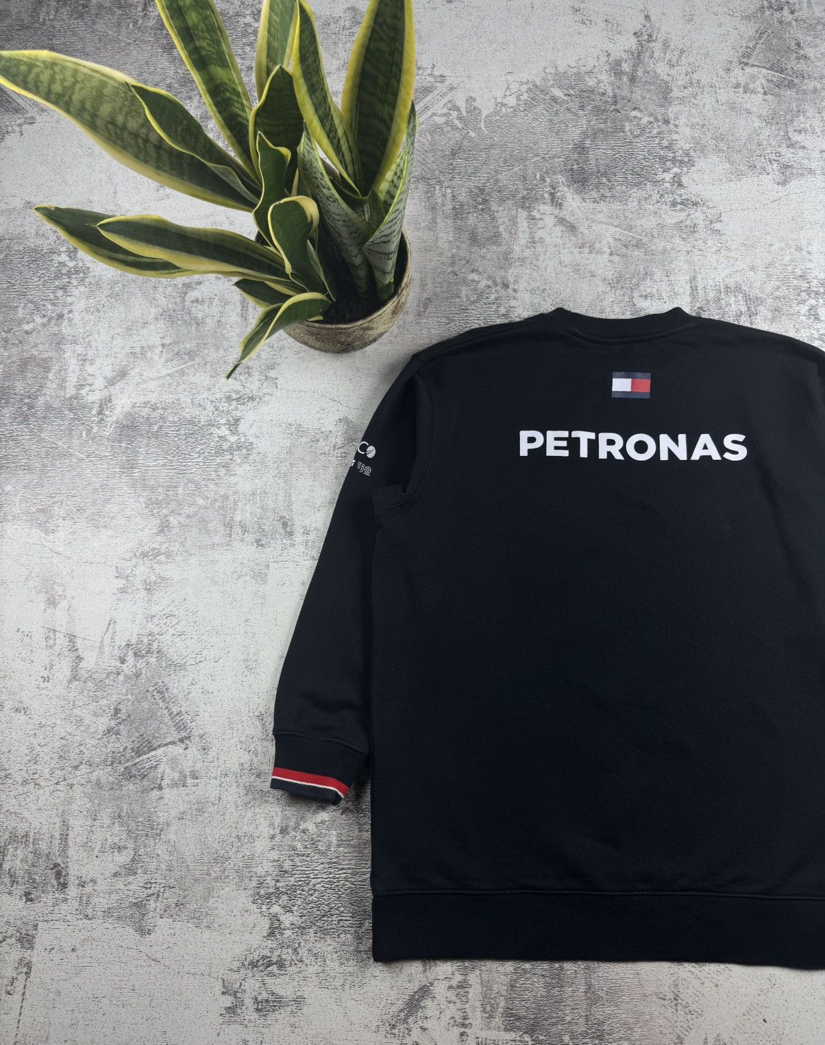 Mercedes-Benz Mercedes AMG Petronas Formula 1 Black XL Men’s Racing Fleece Pullover Sweatshirt Size US XL / EU 56 / 4 - 12 Thumbnail