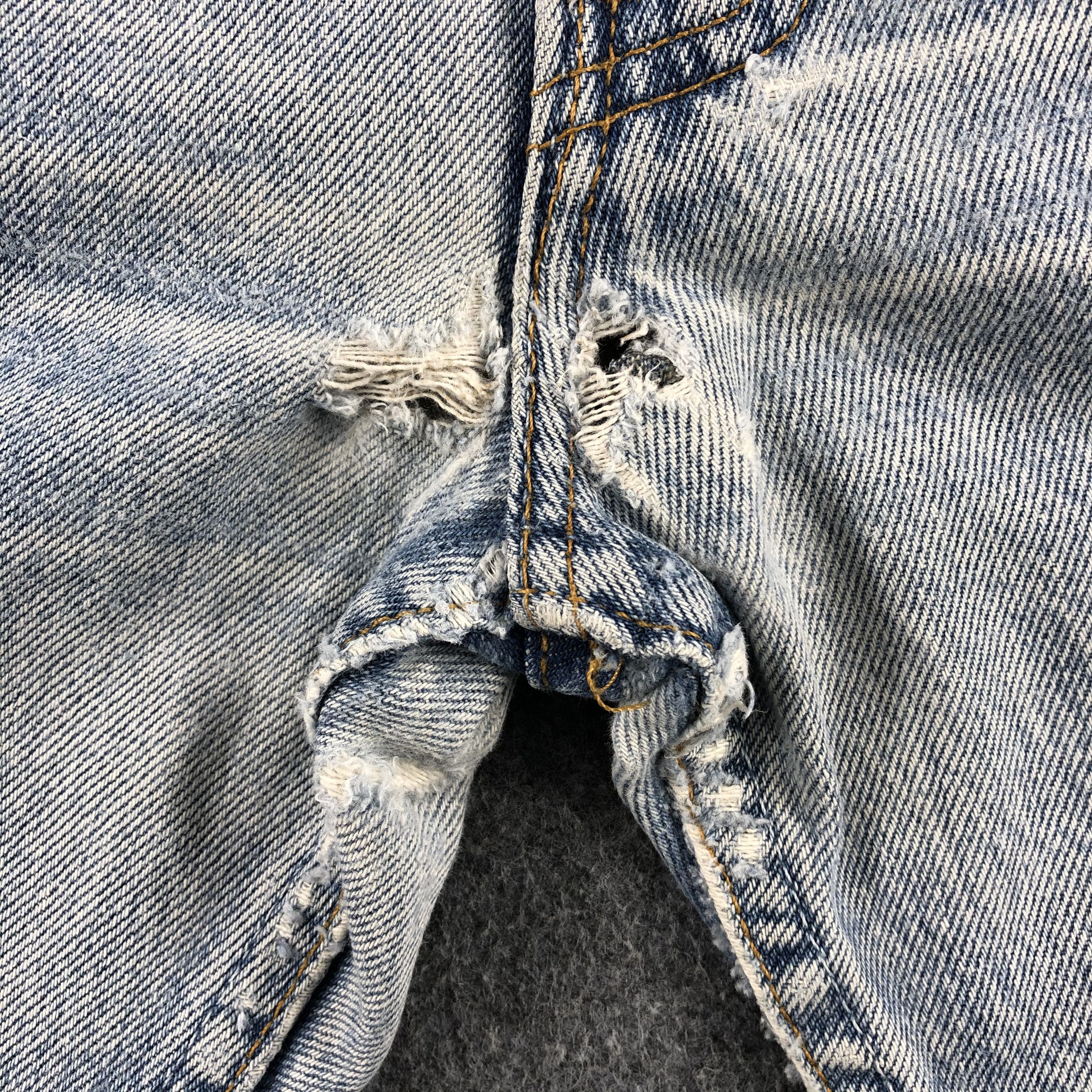 Levi's 90s Vintage Light Wash Levis 501 Jeans-J1501 Size US 35 - 8 Thumbnail