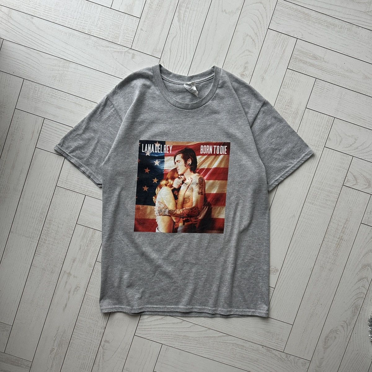 Band Tees Vintage y2k Lana Del Rey Born To Die USA flag tee rap rare Size US M / EU 48-50 / 2 - 1 Thumbnail