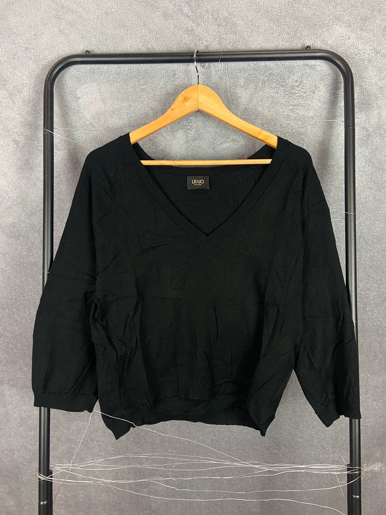 Liu Jo Liu Jo Minimalist V-Neck Black Knit Sweater M Size US M / EU 48-50 / 2 - 1 Thumbnail