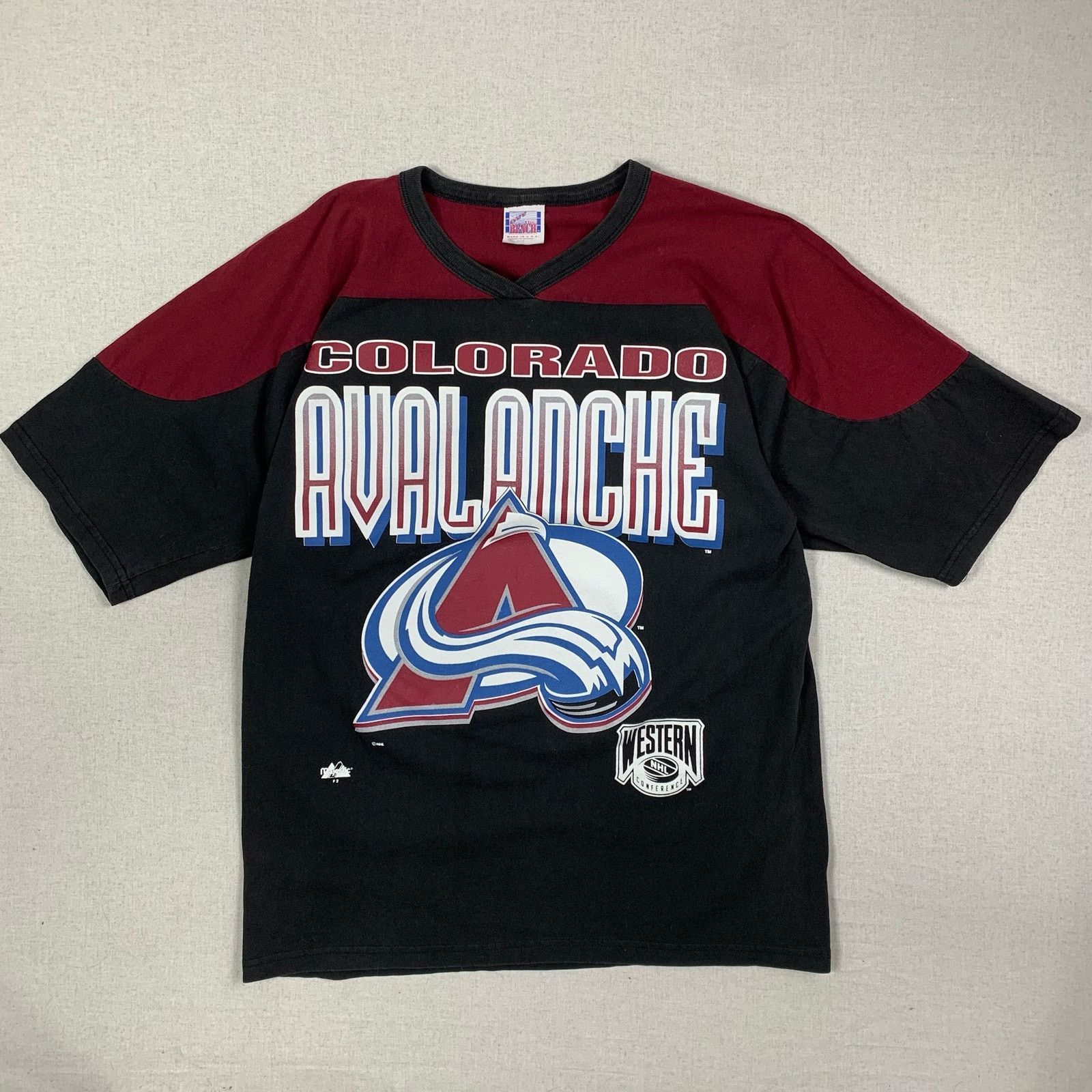 Vintage Colorado Avalanche NHL V-neck T-Shirt L 90s