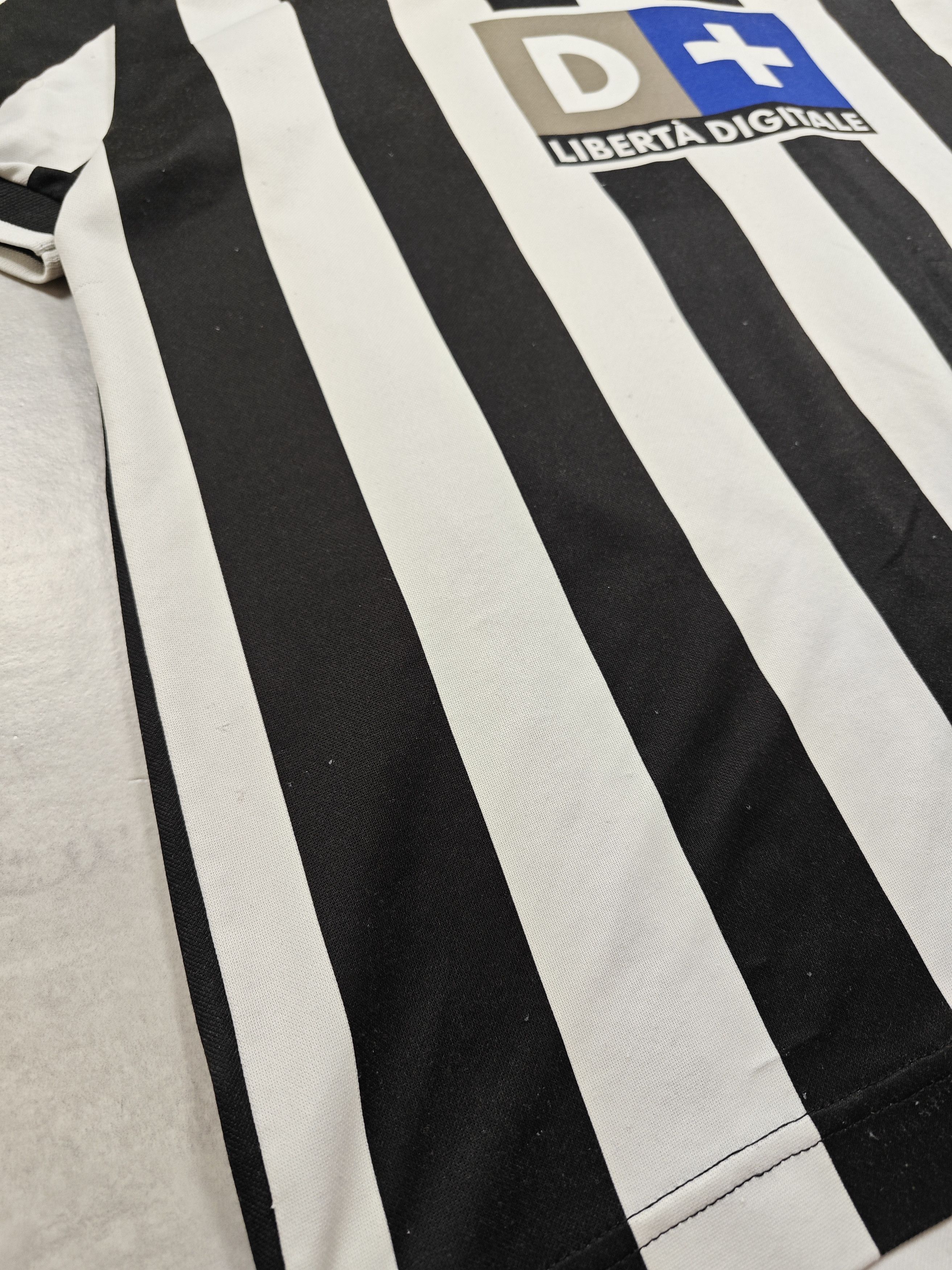 Kappa Kappa Juventus 1998 TREZEGUET 17 Size US L / EU 52-54 / 3 - 6 Thumbnail