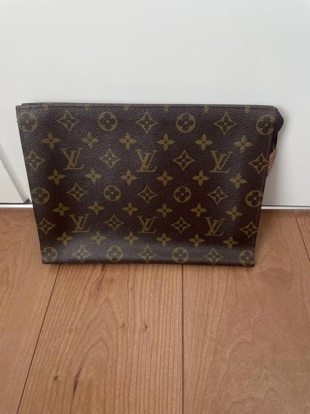 Louis Vuitton Louis Vuitton - Monogram Canvas Pouch Clutch Bag Size ONE SIZE - 3 Thumbnail