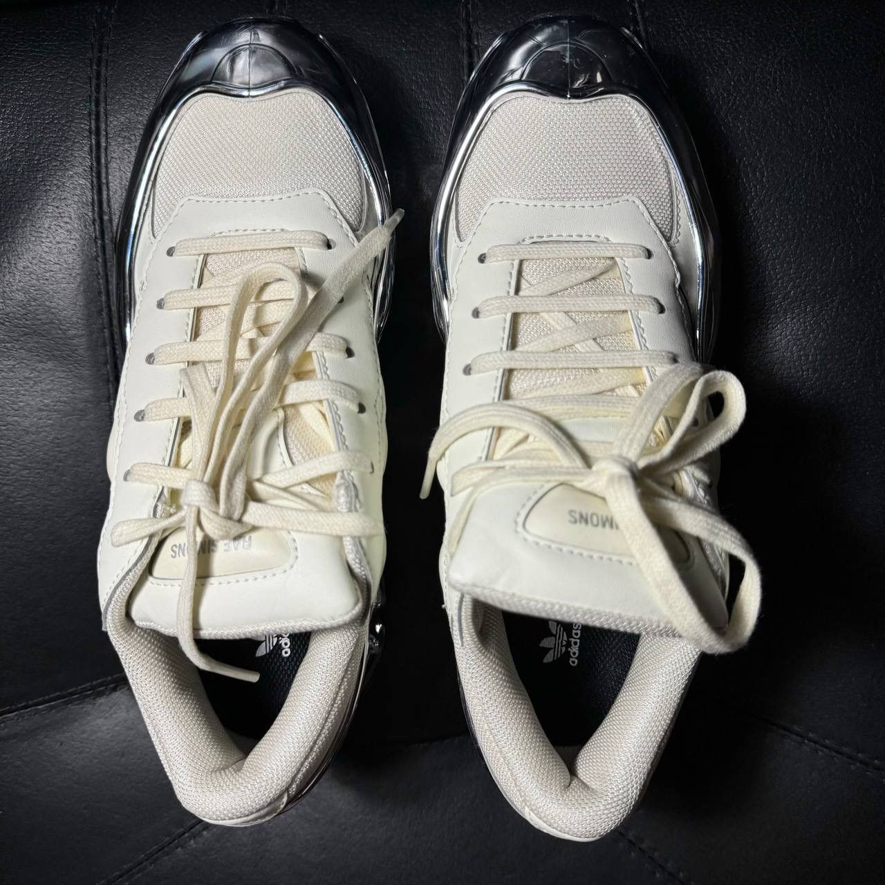 Adidas × Raf Simons 6us Adidas Raf Simons Ozweego Metalloc Cream White Size US 6 / IT 36 - 7 Thumbnail