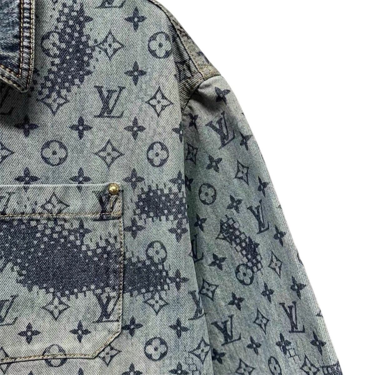 Louis Vuitton Louis Vuitton XL Gradient Monogram Short Sleeves Denim Shirt Size US XL / EU 56 / 4 - 4 Thumbnail