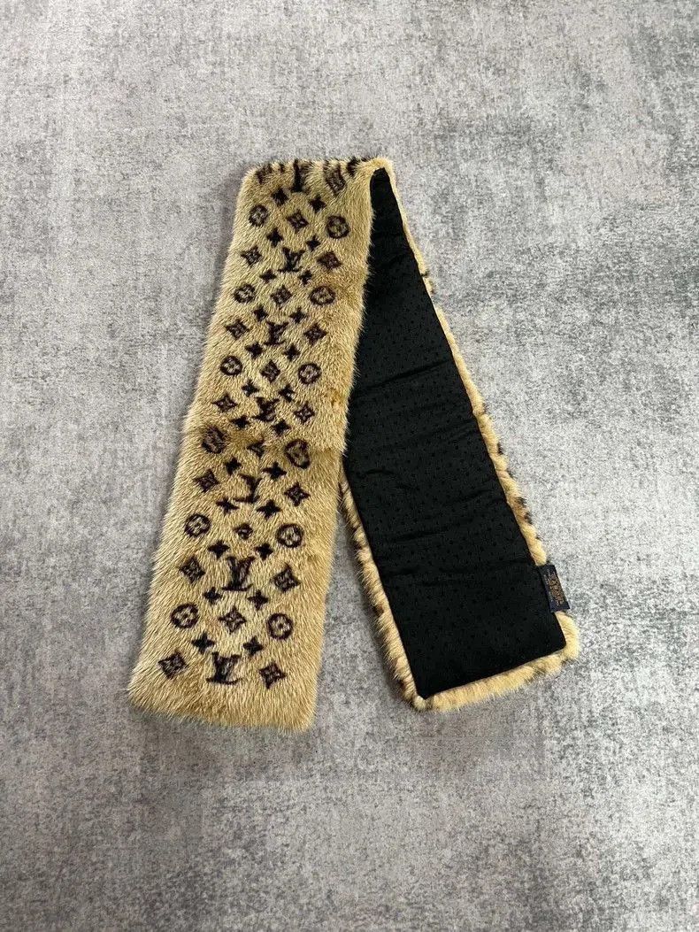Louis Vuitton Louis Vuitton Leopard Mink Fur Scarf. Size ONE SIZE - 1 Thumbnail