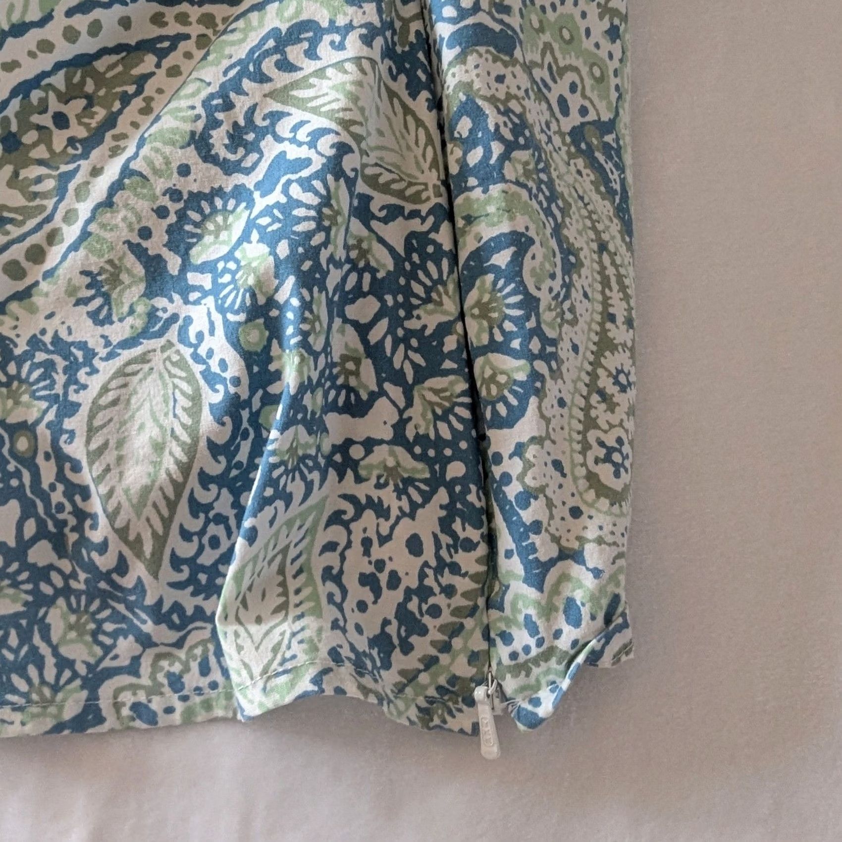 Geoffrey Beene Geoffrey Beene Sport Sleeveless Paisley Print Collared Shirt Size 14 Women’s Blouse Stretch Blue Zipper Vintage No Size XL / US 12-14 / IT 48-50 - 3 Thumbnail