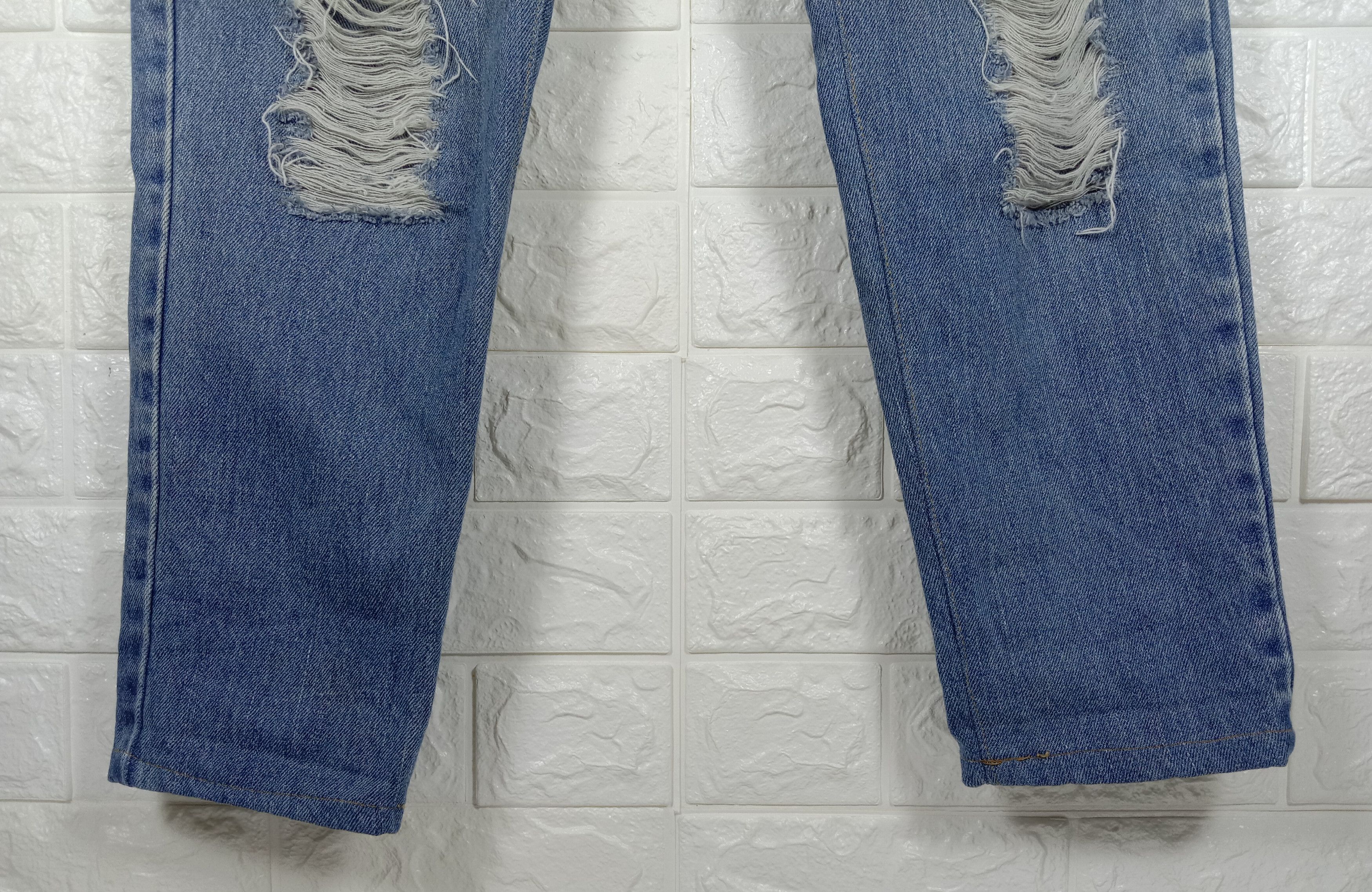 Levi's Vintage Levi's 560 Ripped Jeans Distressed Denim Size US 30 / EU 46 - 4 Thumbnail