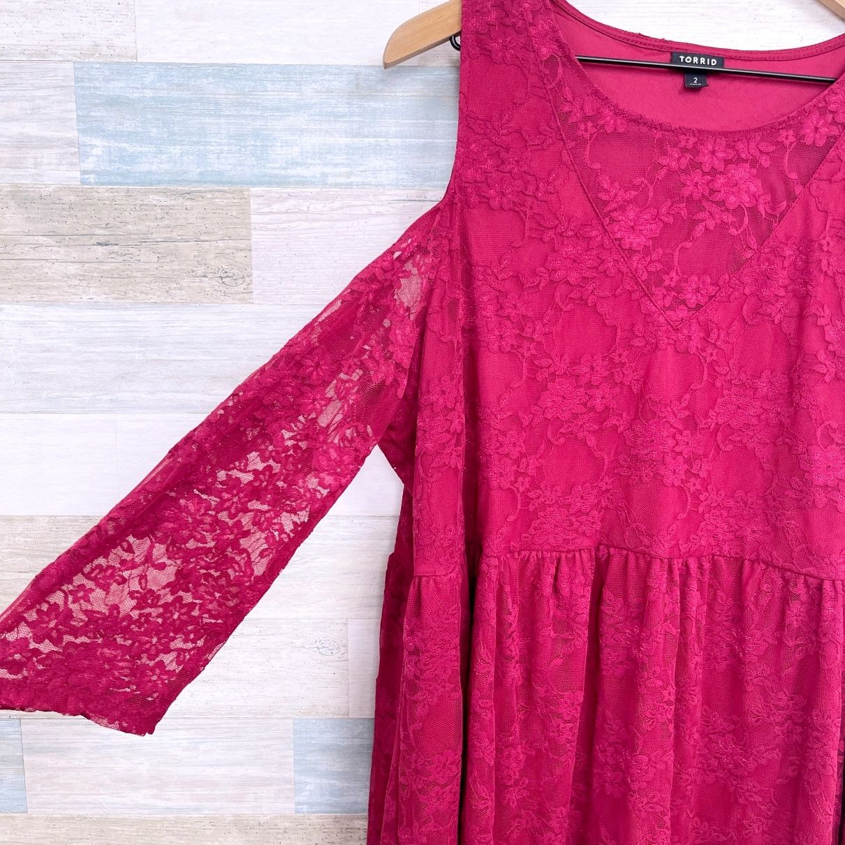 Other Torrid Lace Cold Shoulder Top Red Illusion Neck Sleeves 2X Size XXL / US 16-18 / IT 52-54 - 3 Thumbnail