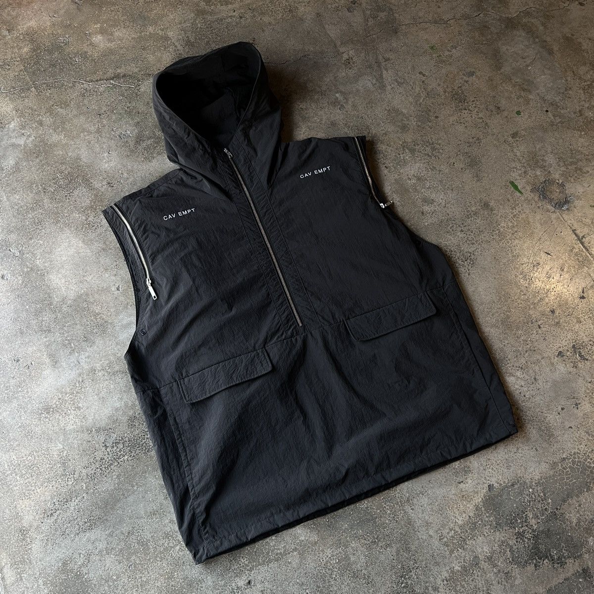 Cav Empt Cav Empt Concealed Sleeve Popover Jacket Size US XL / EU 56 / 4 - 13 Thumbnail