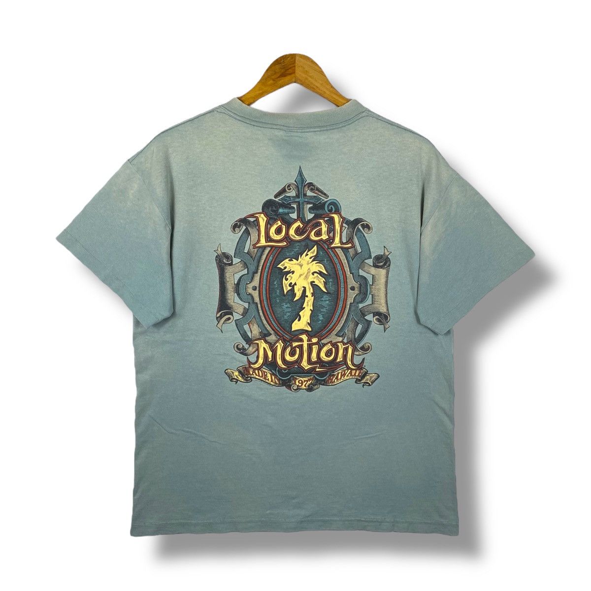 Vintage Vintage 90's LOCAL MOTION Hawaii Graphic Faded Tee Shirt Size US L / EU 52-54 / 3 - 1 Thumbnail