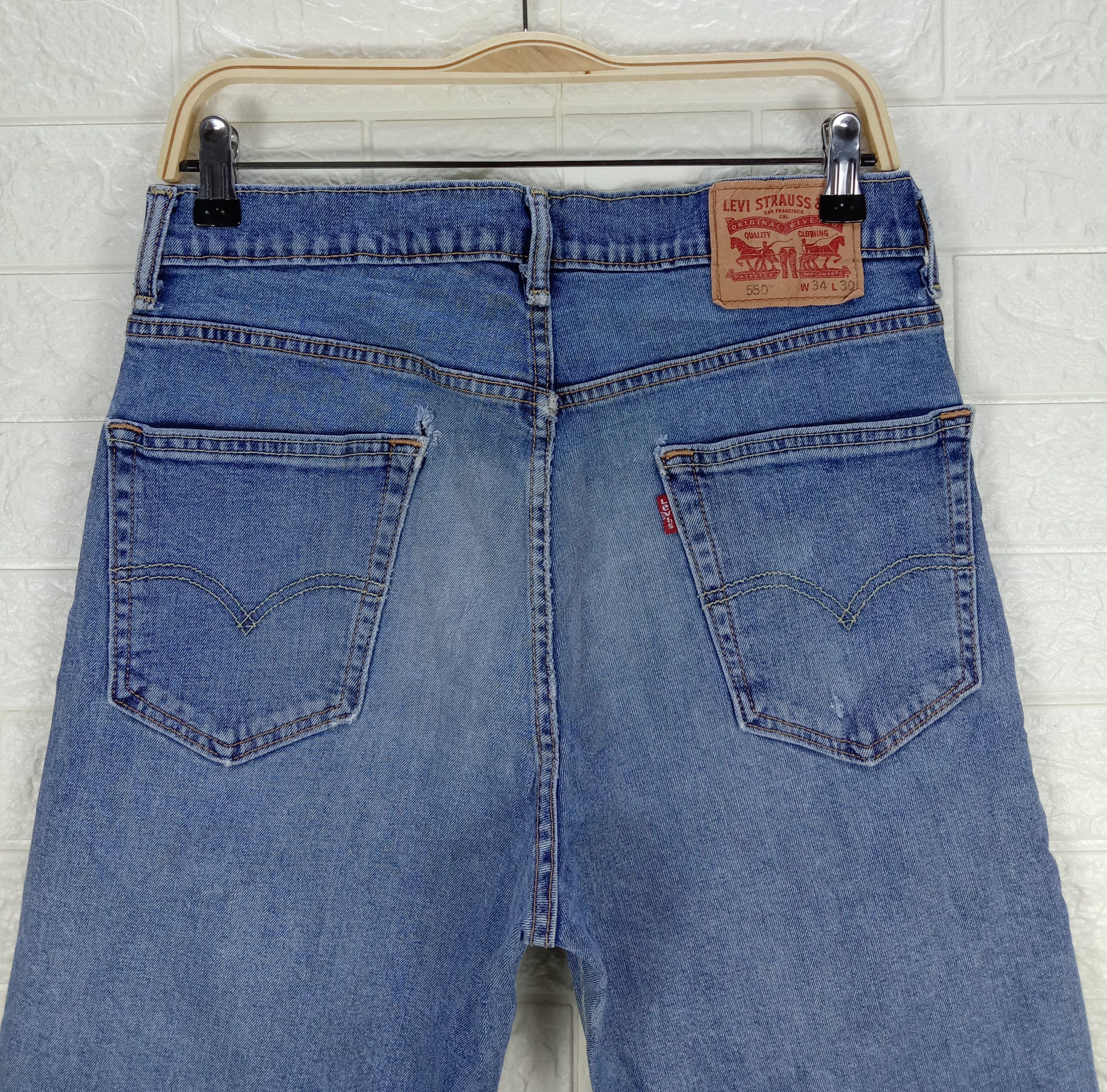 Levi's Vintage Levi's 550 Jeans Faded Blue Relaxed Fit Denim Size US 32 / EU 48 - 6 Thumbnail