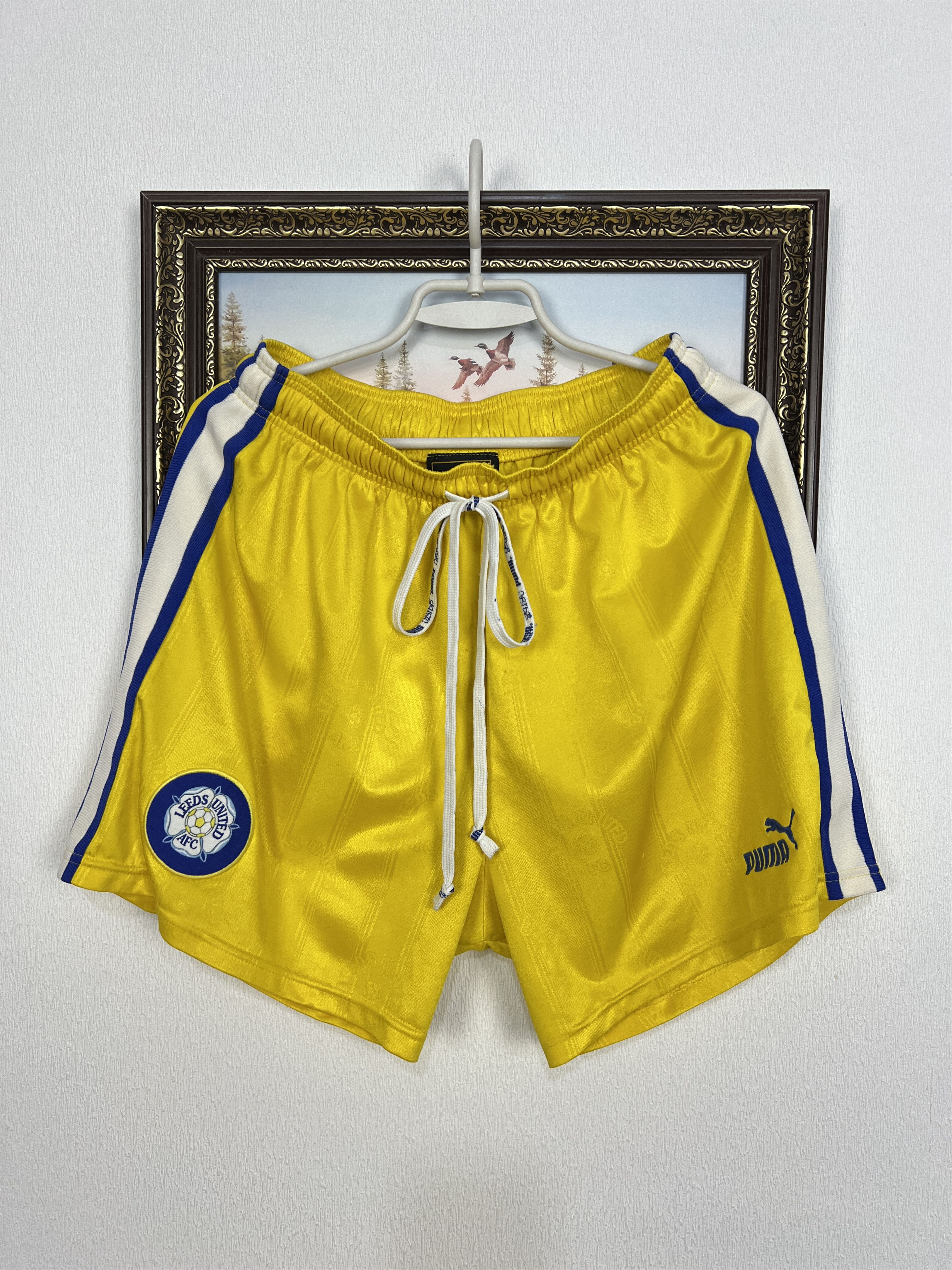 Puma Vintage 90's Puma Leeds United Football Shorts Soccer XL Size US 36 / EU 52 - 1 Thumbnail