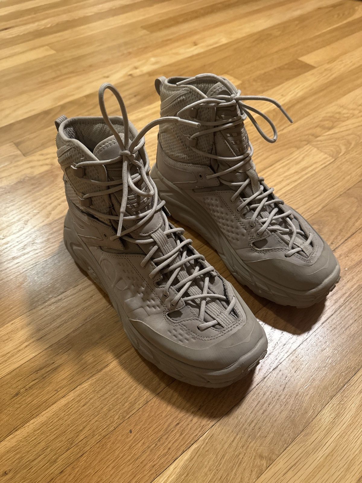 Hoka Hoka One One Tor Ultra Hi Size US 9.5 / EU 42-43 - 1 Thumbnail