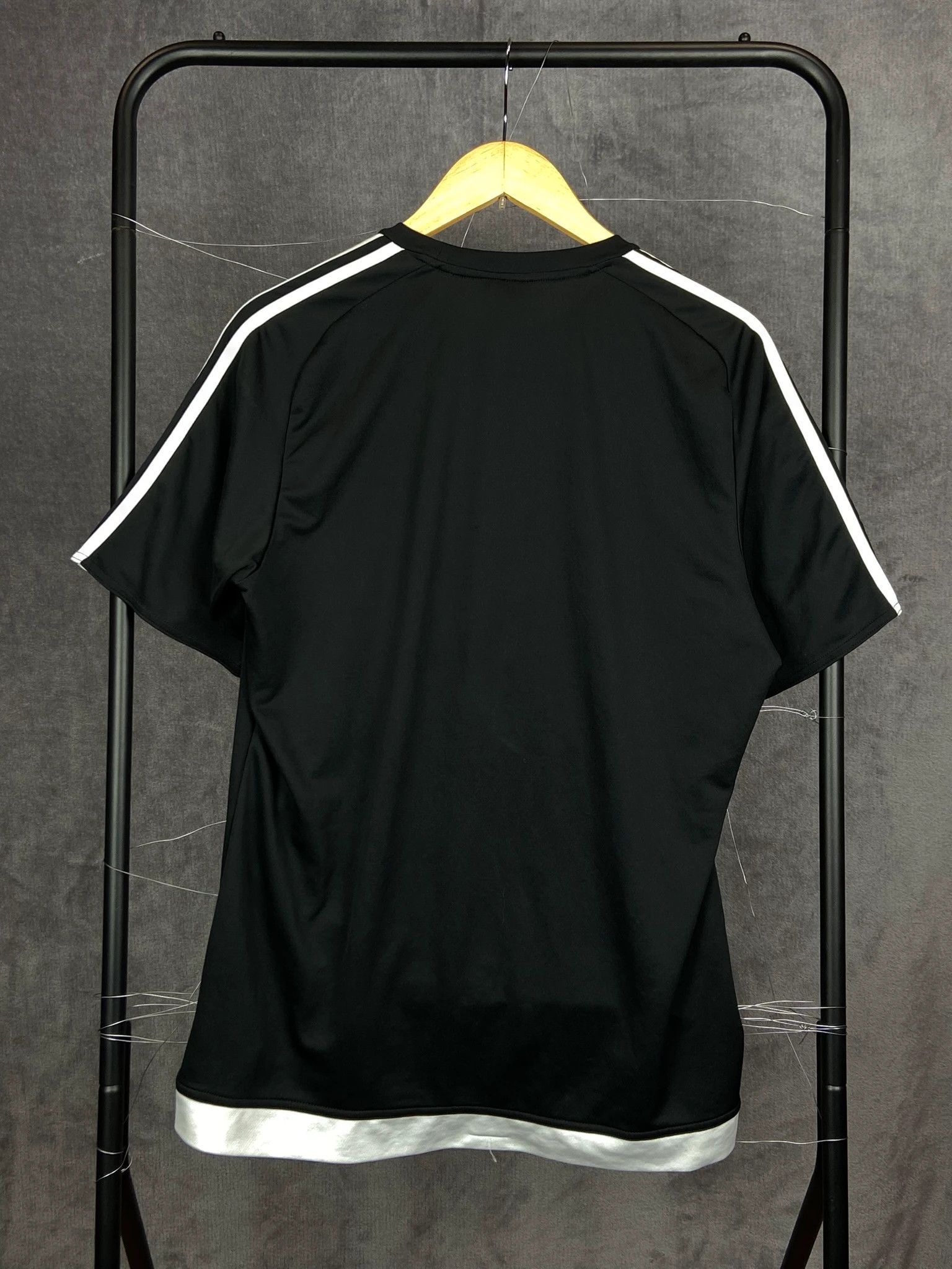 Adidas Adidas Black T-Shirt L Classic Vintage Streetwear Size US L / EU 52-54 / 3 - 5 Thumbnail