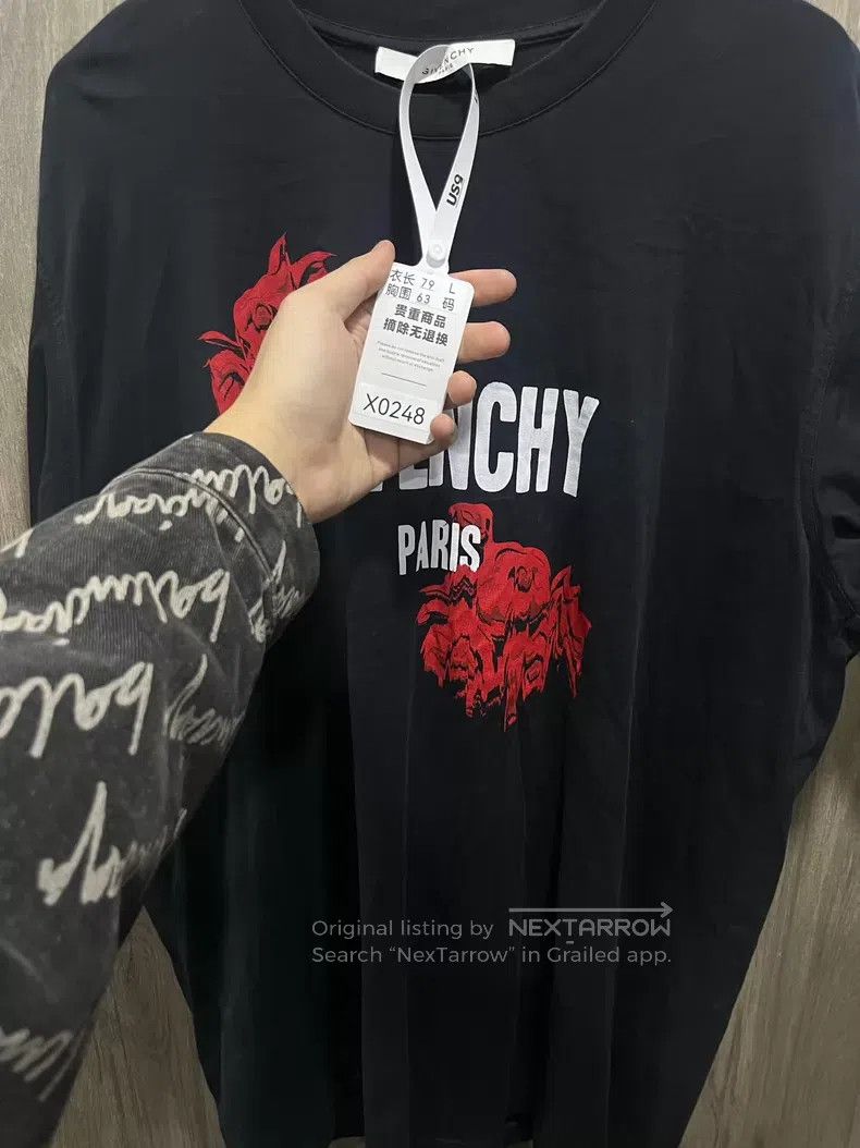 Givenchy Givenchy Black T-shirt with rose flower letter print on ch Size US L / EU 52-54 / 3 - 5 Thumbnail